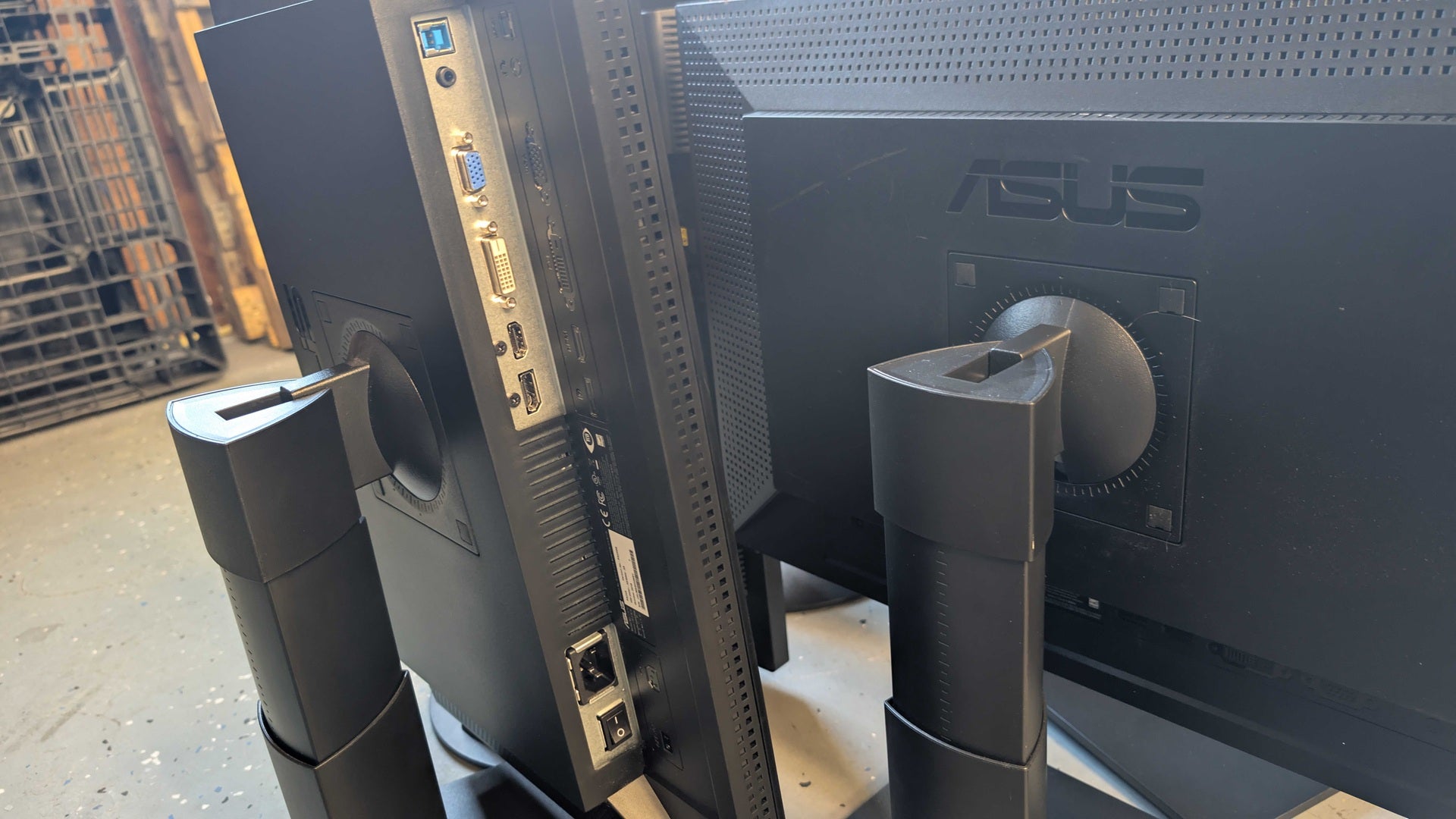 24" Monitor With Stand