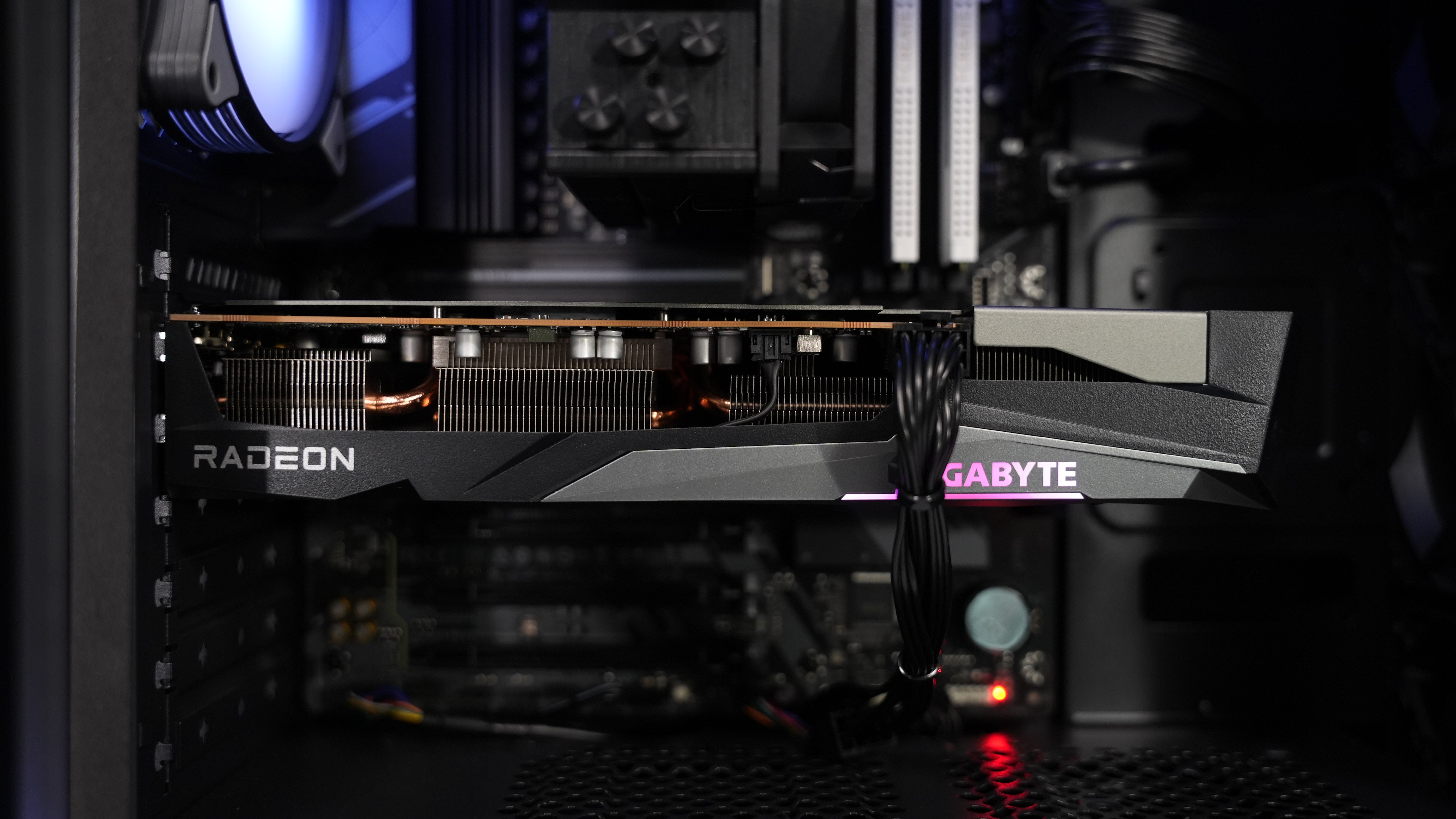 Ryzen 5 7600 + RX 7600 Gaming PC