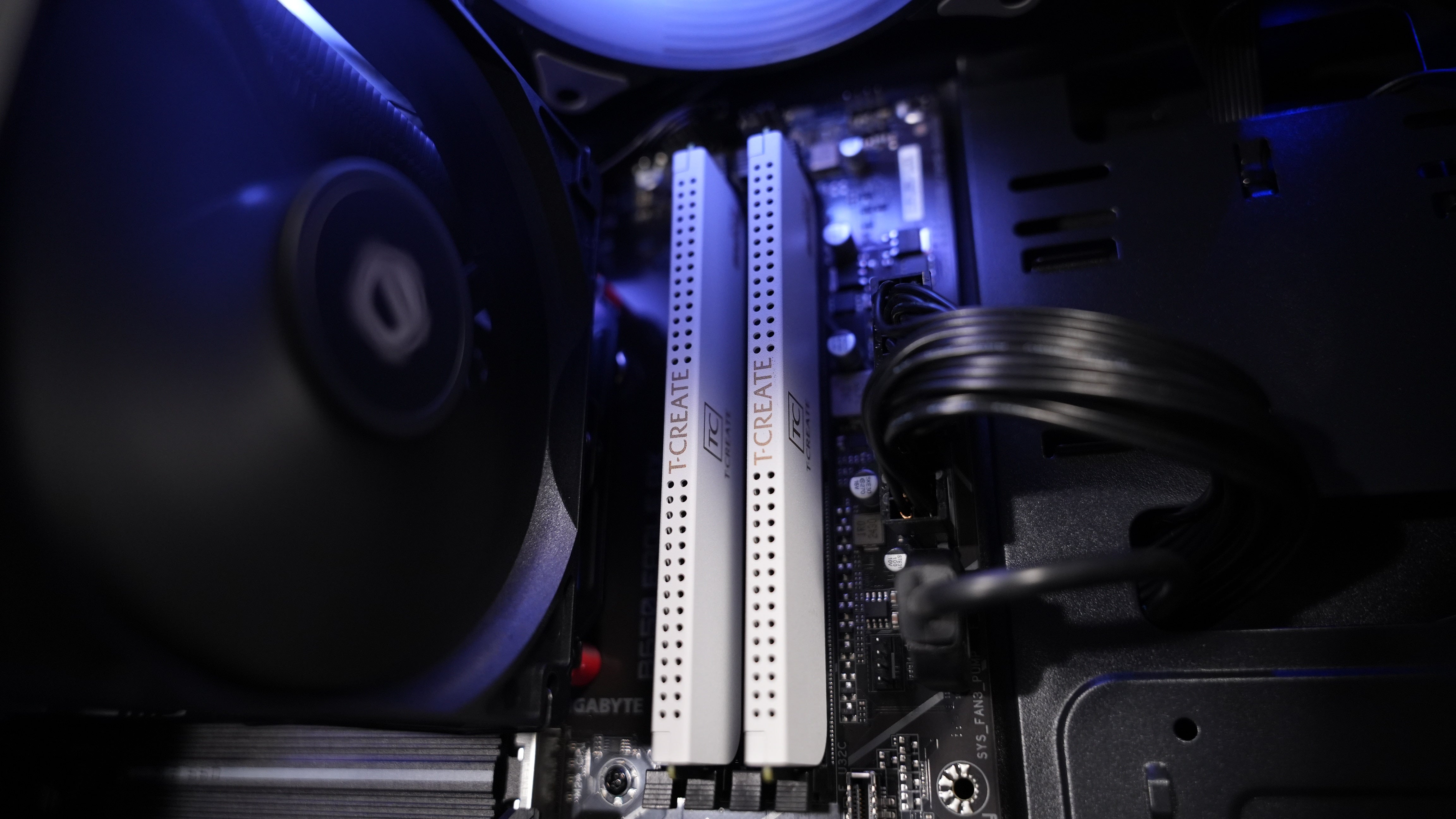 Ryzen 5 7600 + RX 7600 Gaming PC