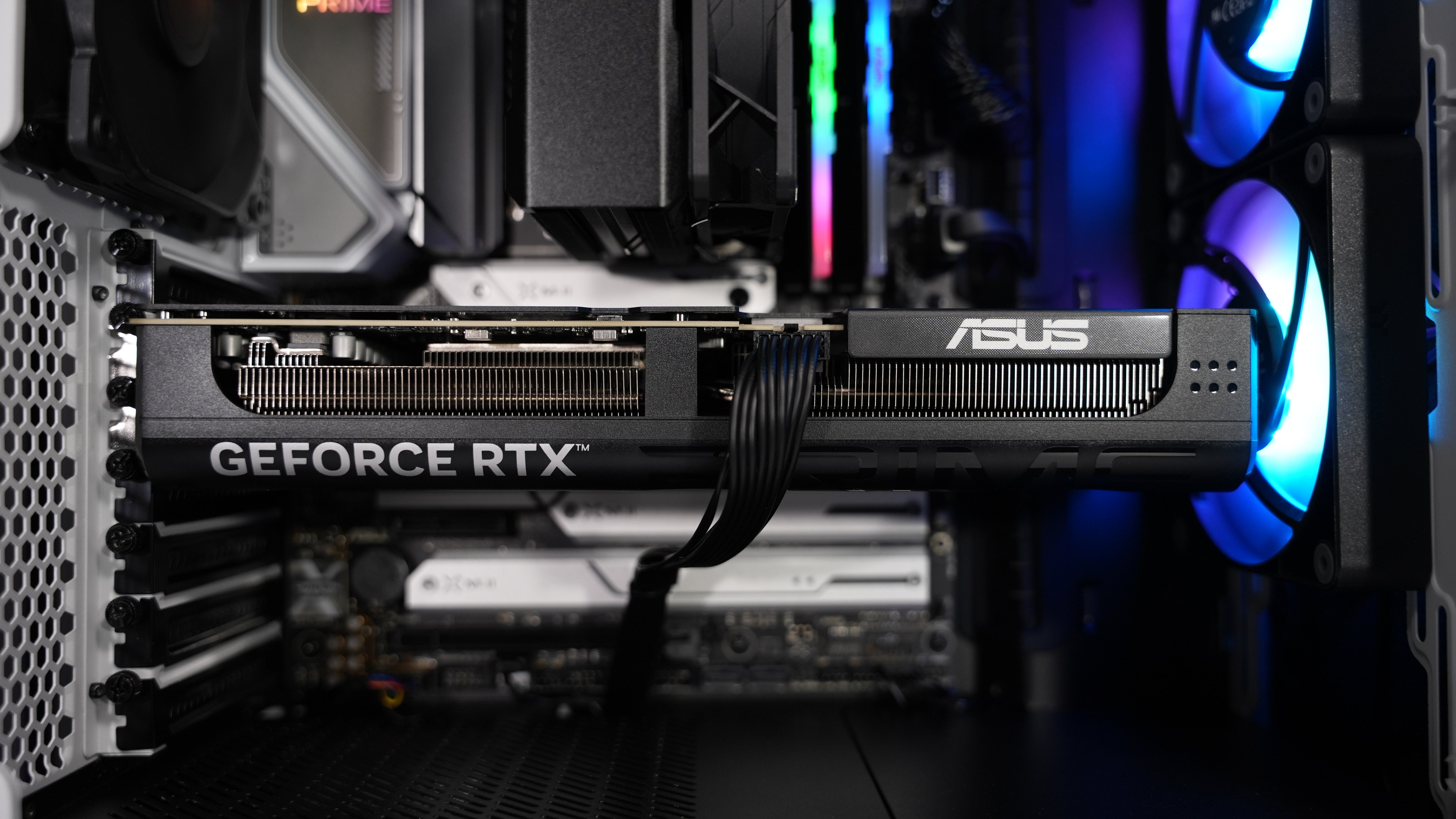 Ryzen 5 7600X + RTX 5070 Gaming/Streaming PC