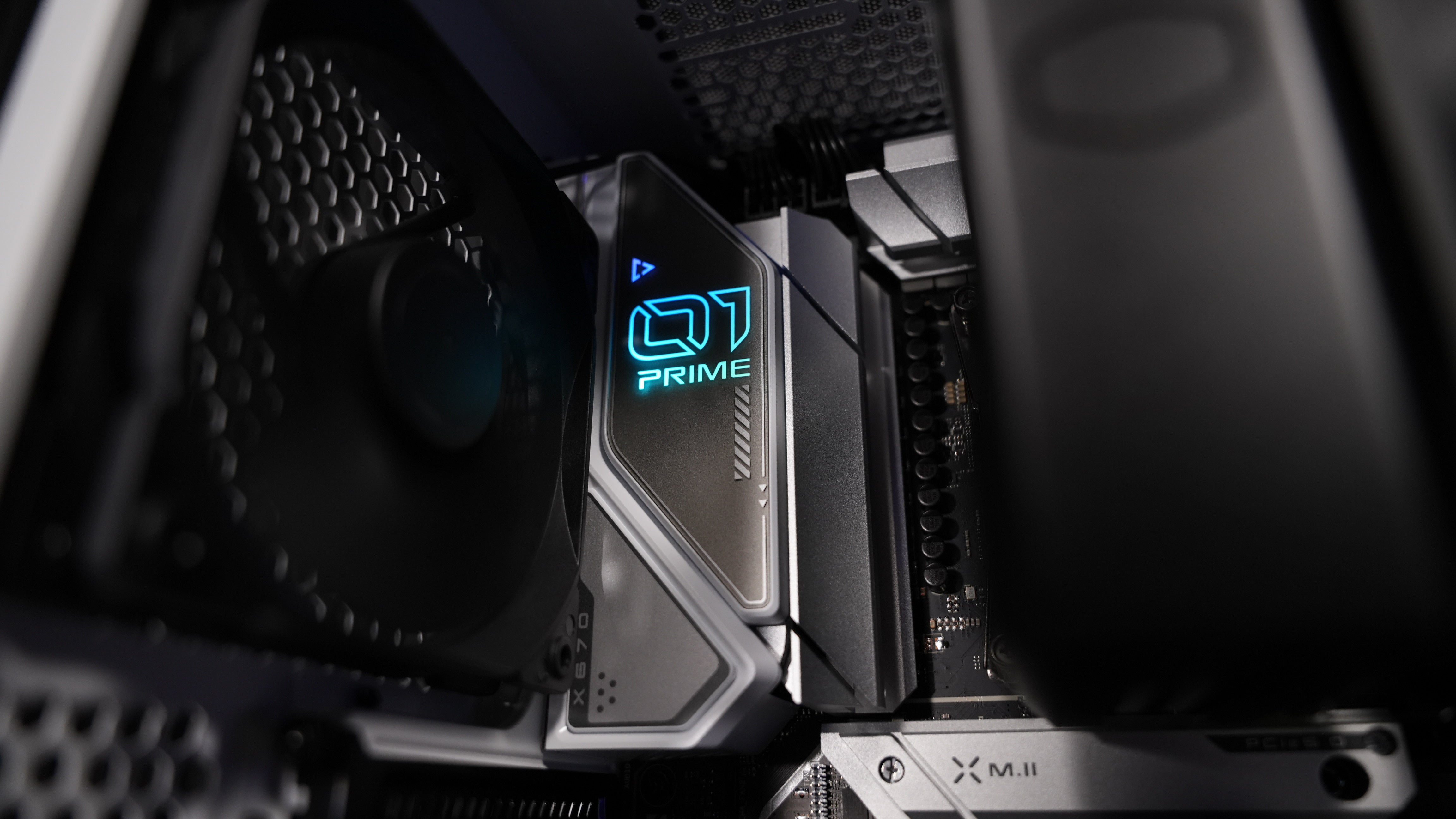 Ryzen 5 7600X + RTX 5070 Gaming/Streaming PC