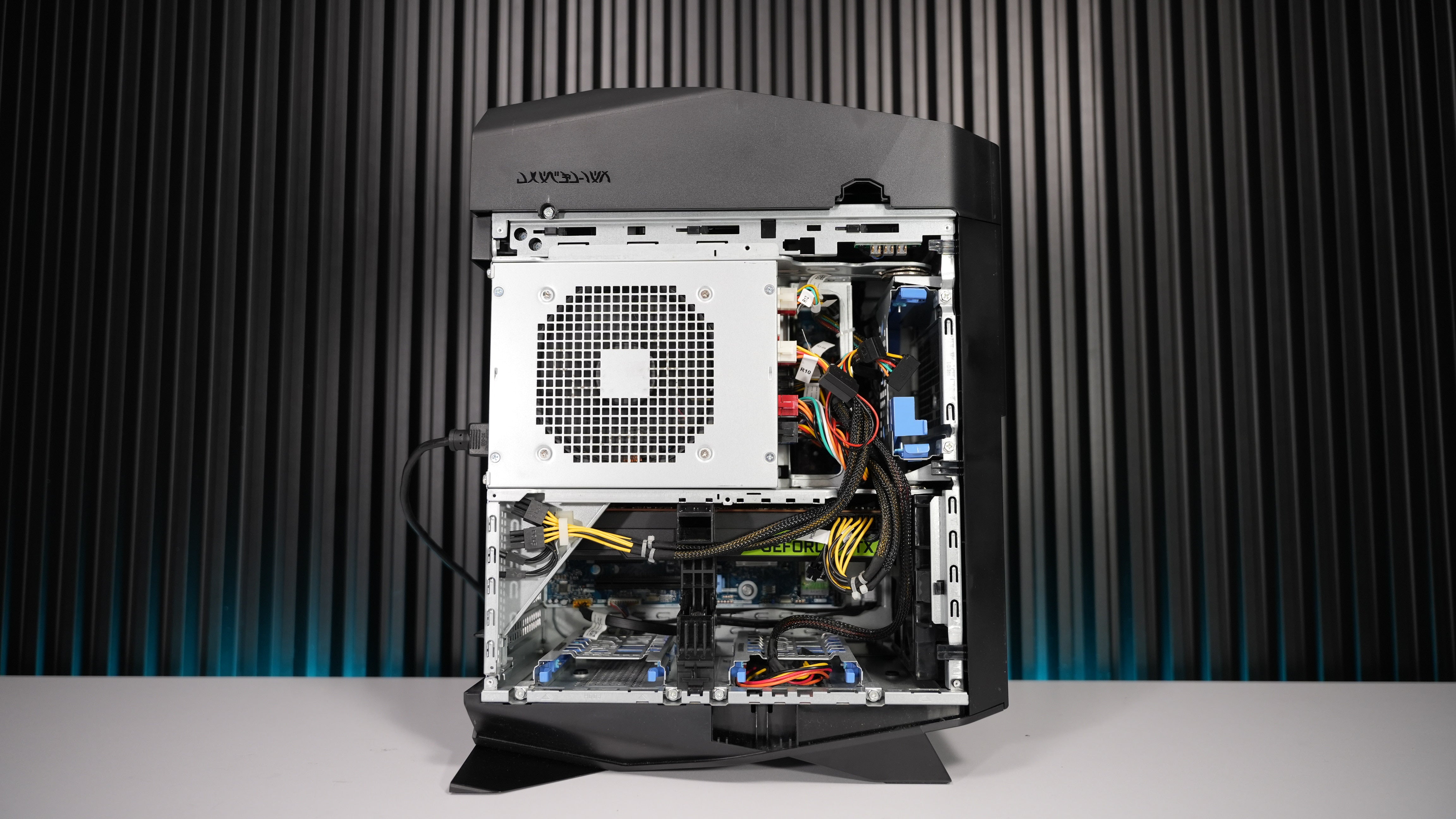Intel i7 8700K + GTX 1080 Ti Gaming PC