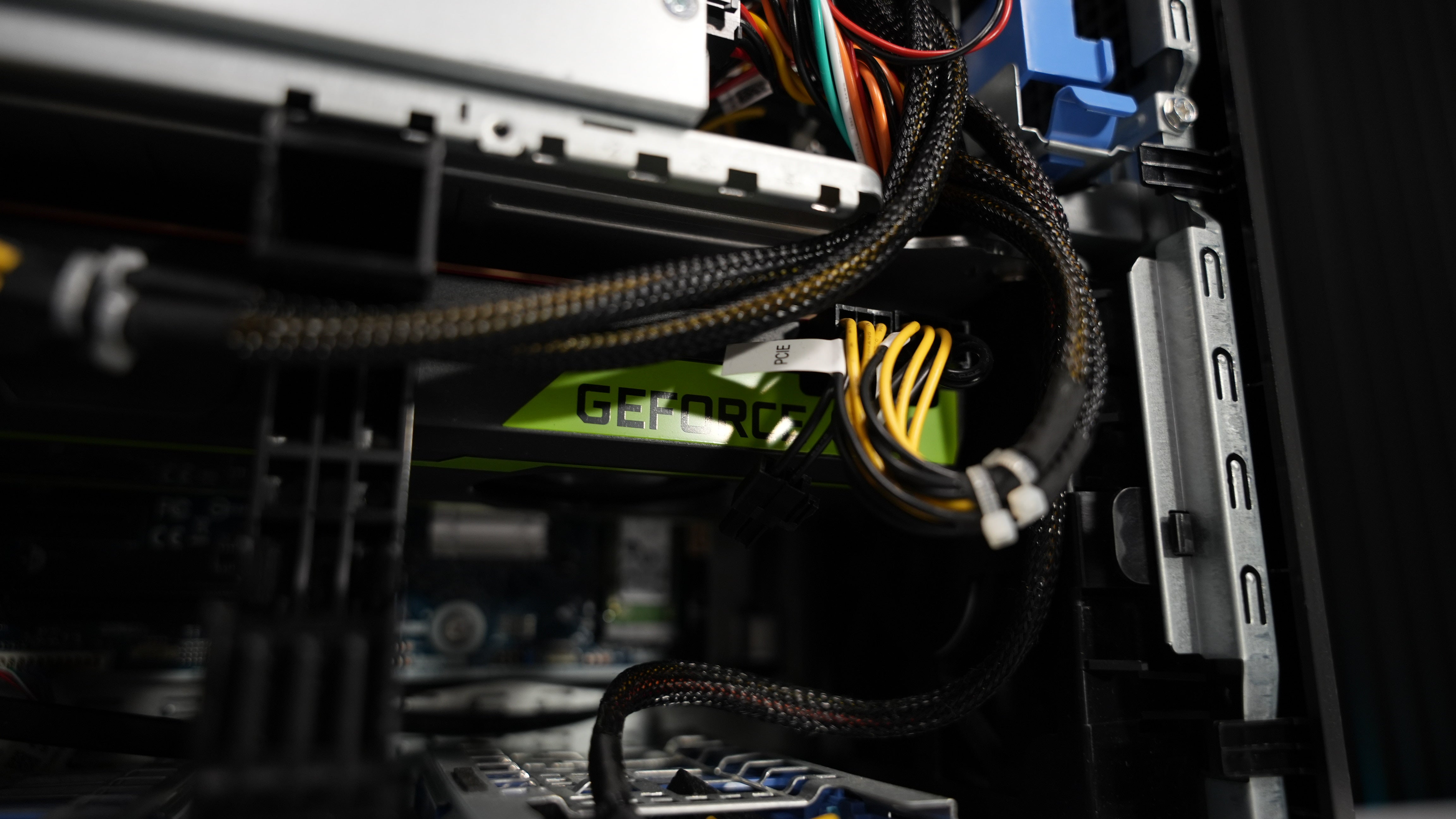 Intel i7 8700K + GTX 1080 Ti Gaming PC