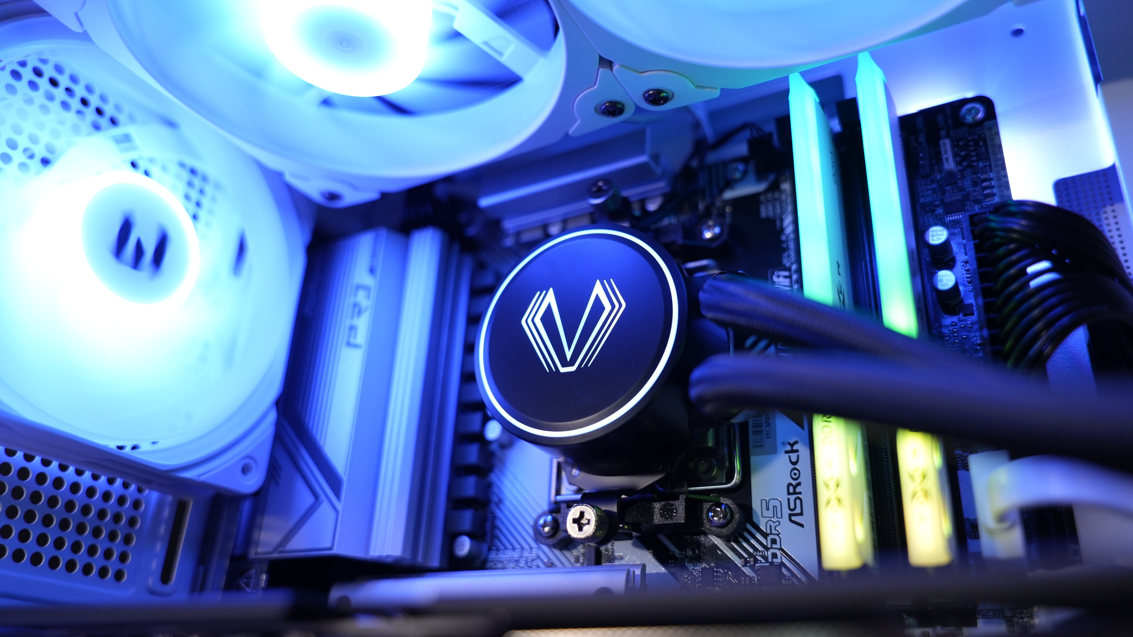 Ryzen 5 7600 + RTX 5070 Gaming/Streaming PC