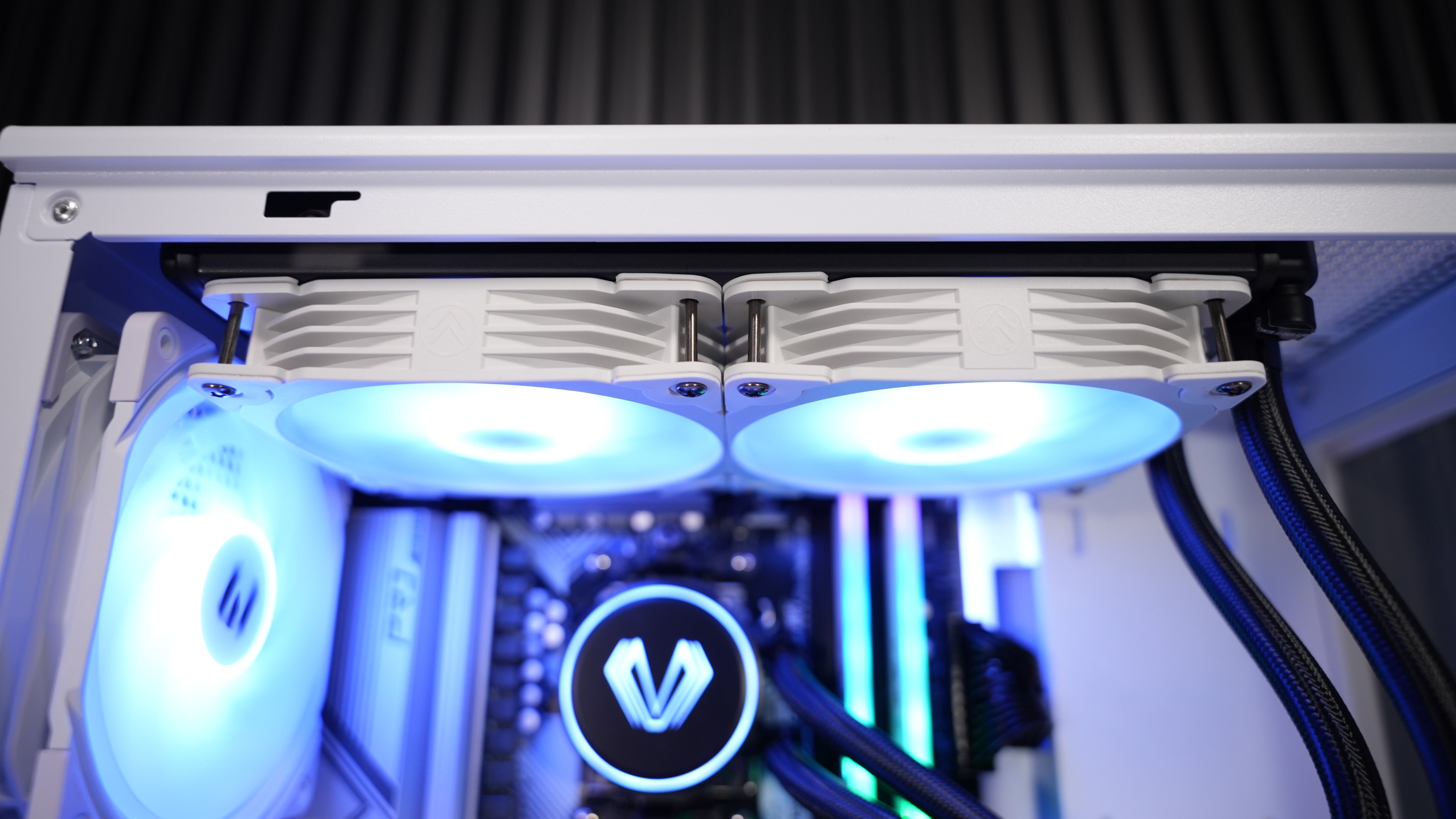 Ryzen 5 7600 + RTX 5070 Gaming/Streaming PC