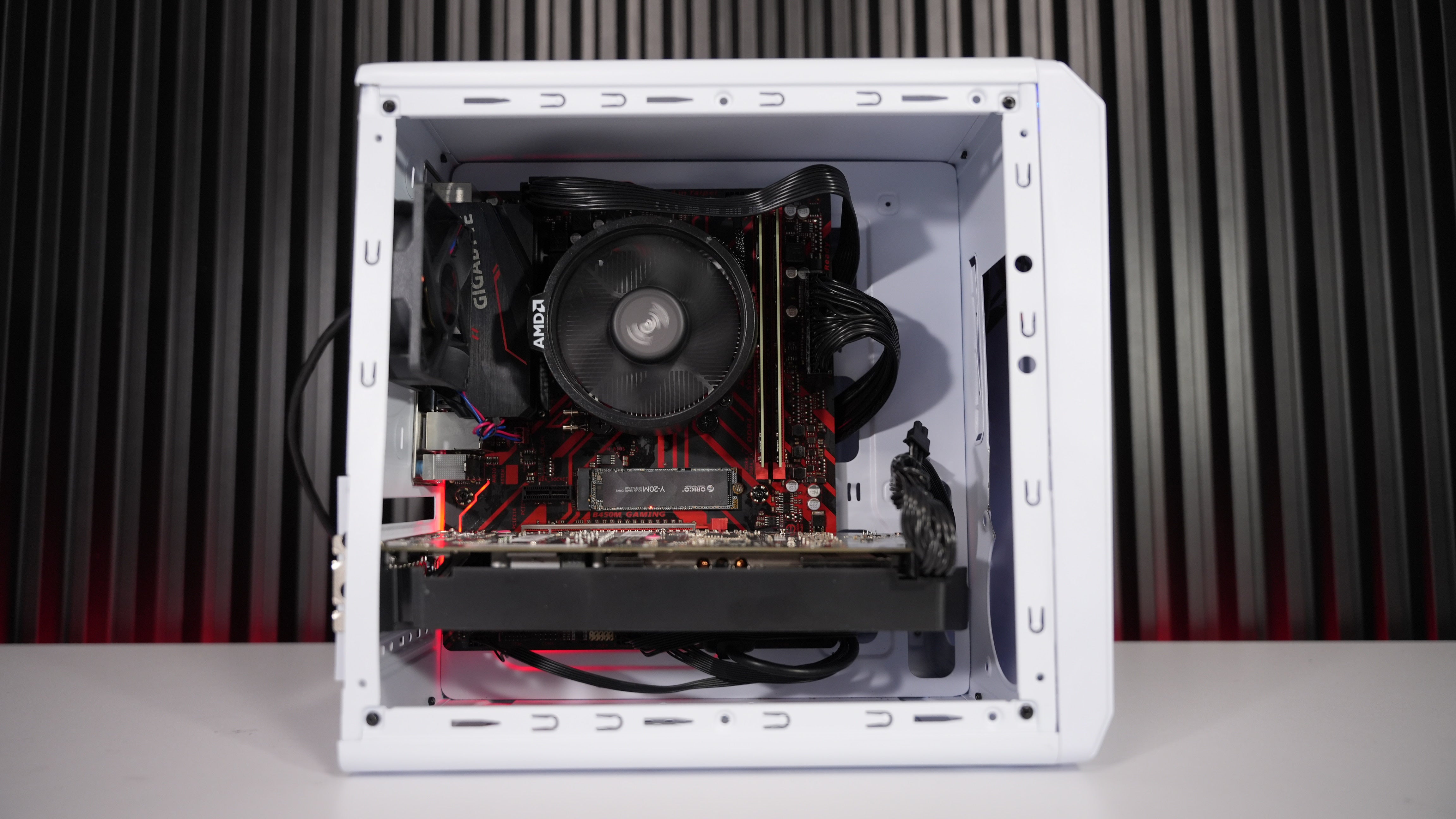 Ryzen 3 3200G + GTX 1060 Budget Gaming PC