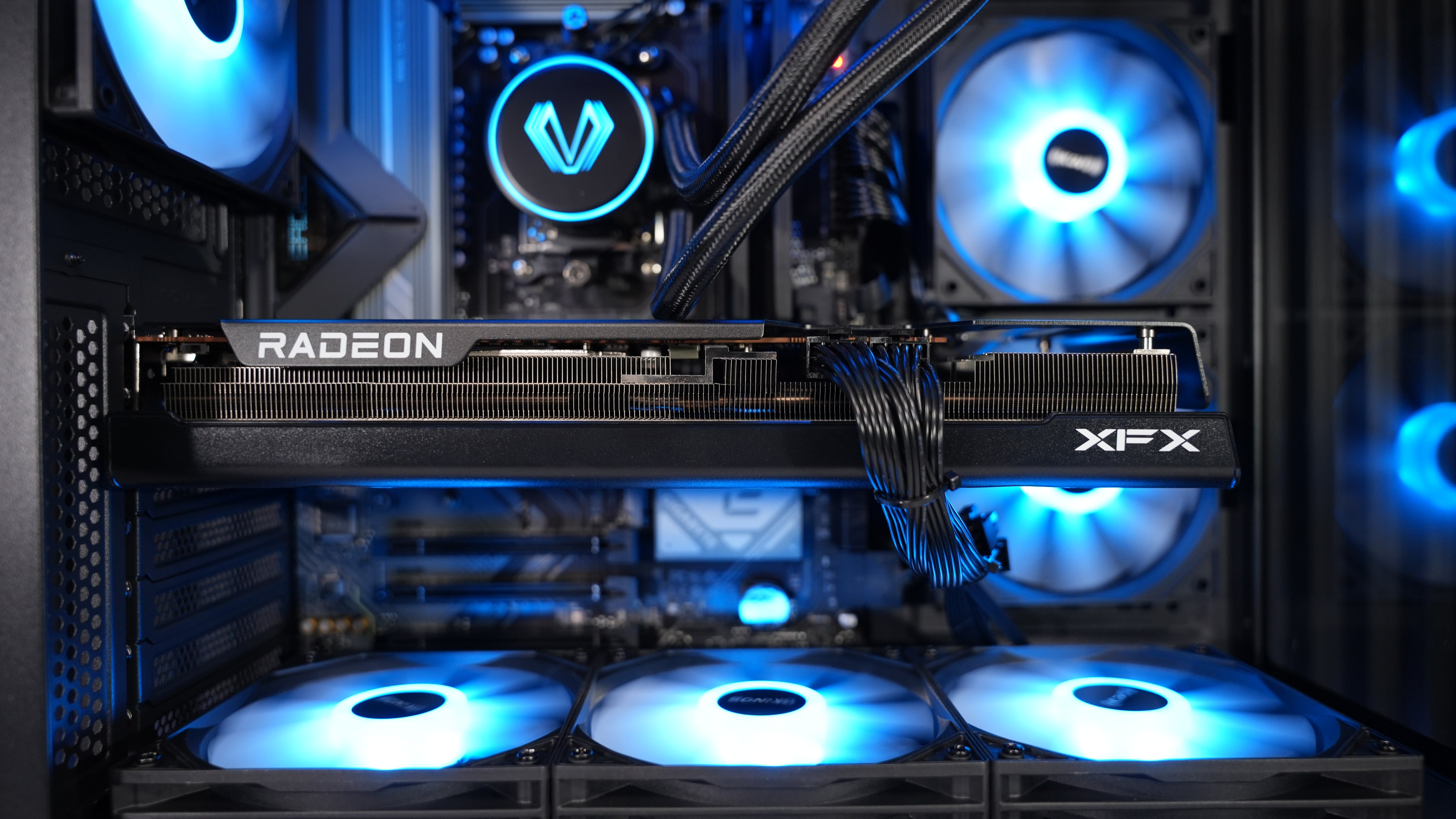 Ryzen 7 9800X3D + RX 7900 GRE Gaming/Streaming PC