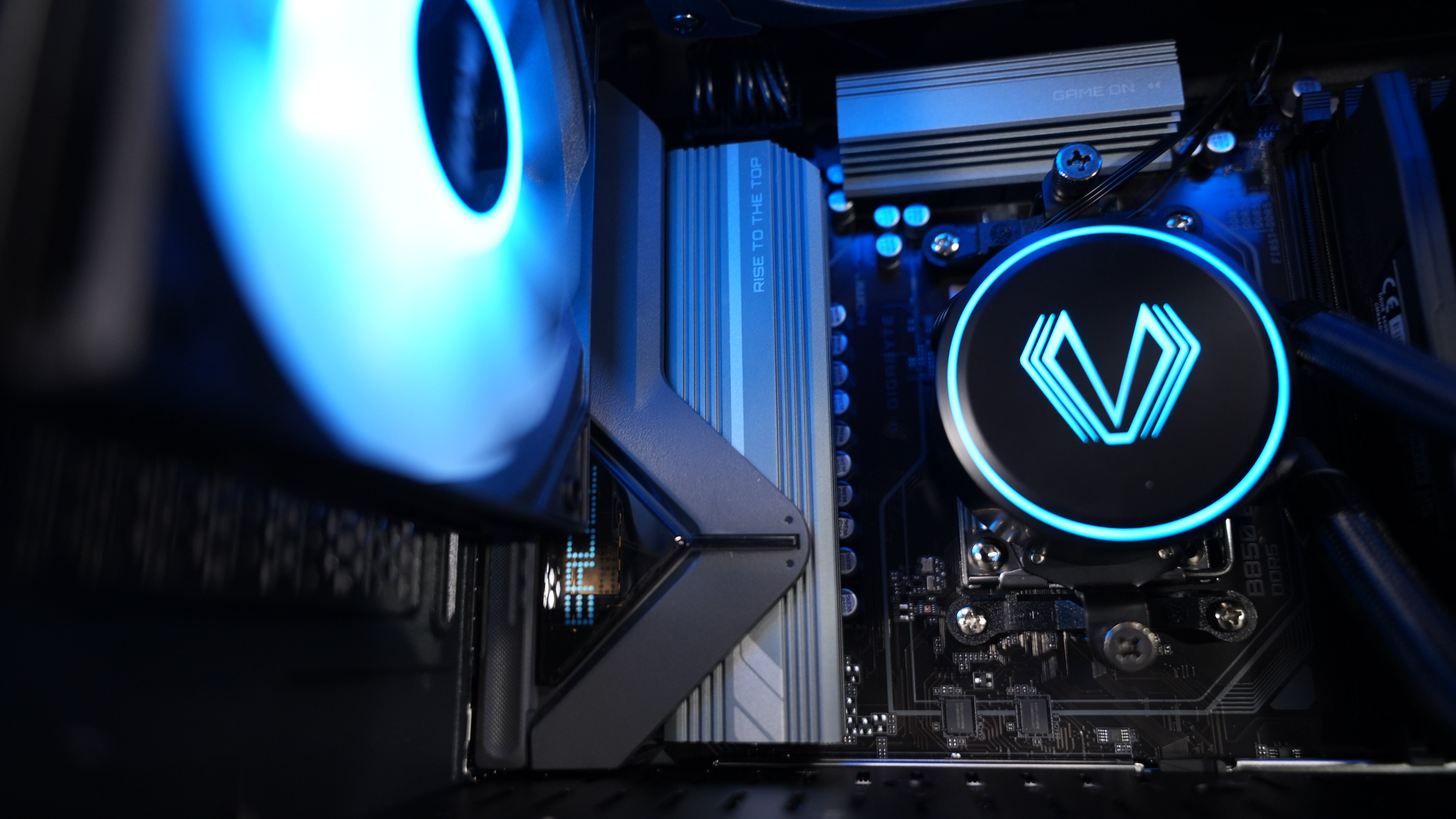 Ryzen 7 9800X3D + RX 7900 GRE Gaming/Streaming PC