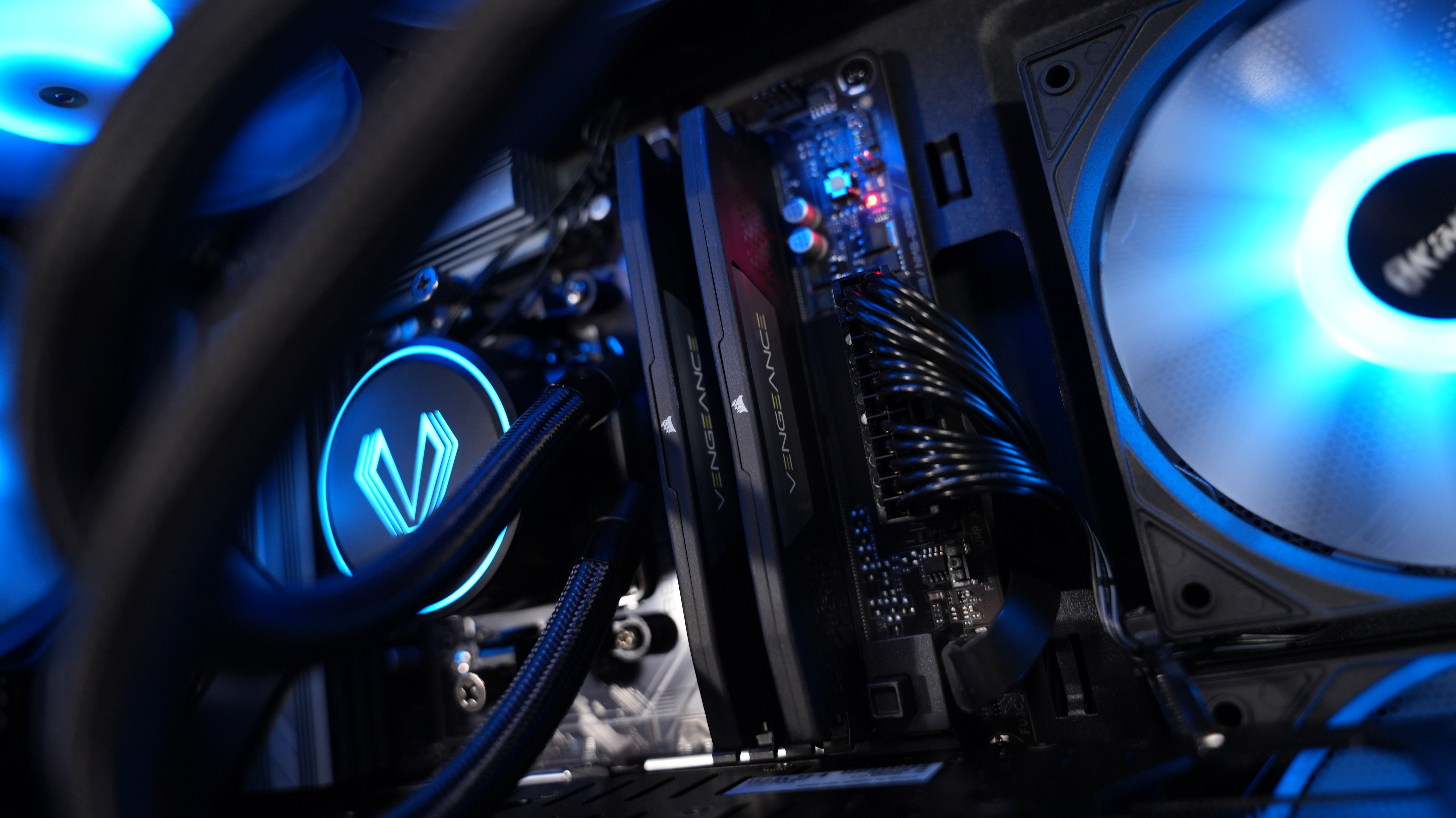 Ryzen 7 9800X3D + RX 7900 GRE Gaming/Streaming PC