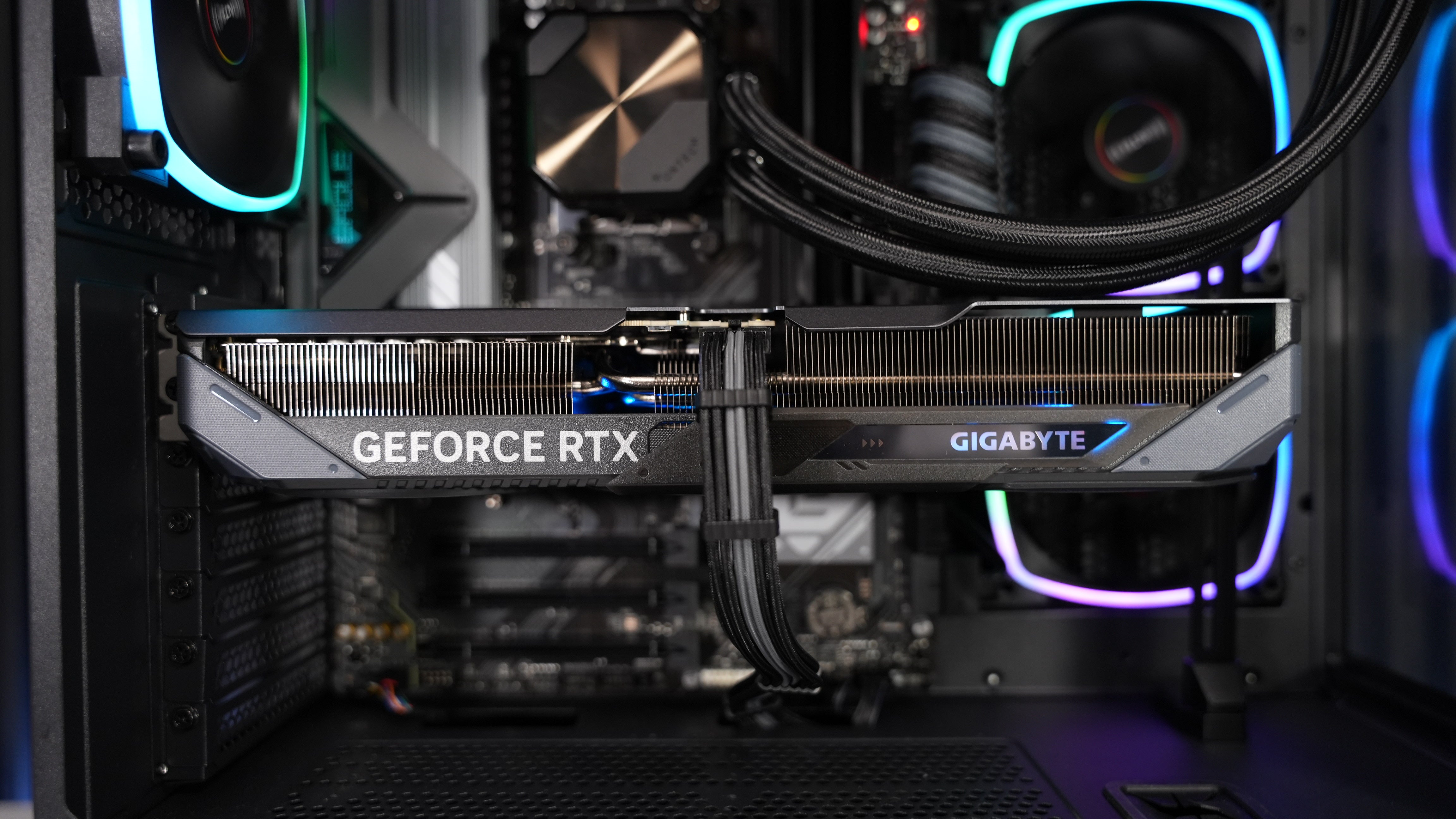 Ryzen 5 9600X + RTX 5070 Gaming/Streaming PC