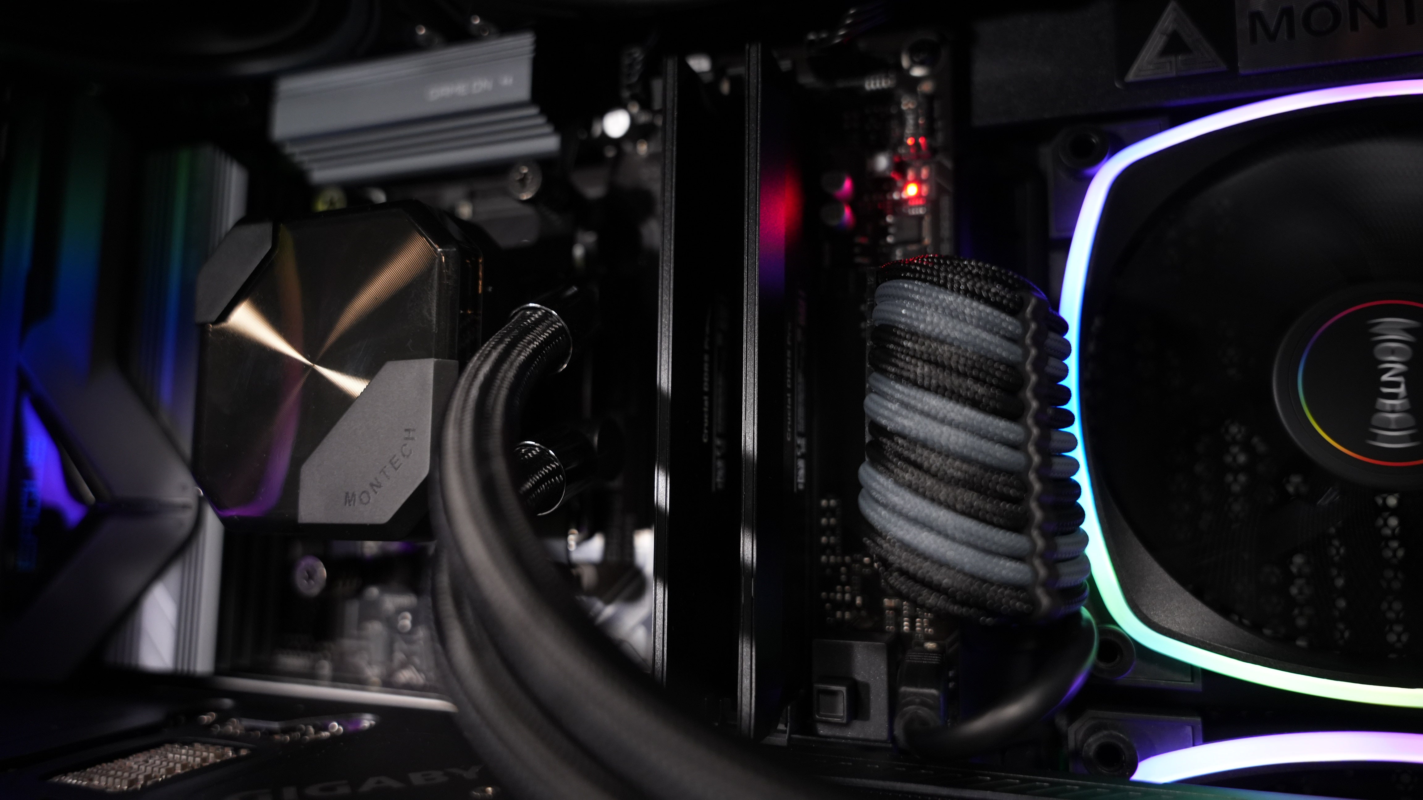 Ryzen 5 9600X + RTX 5070 Gaming/Streaming PC
