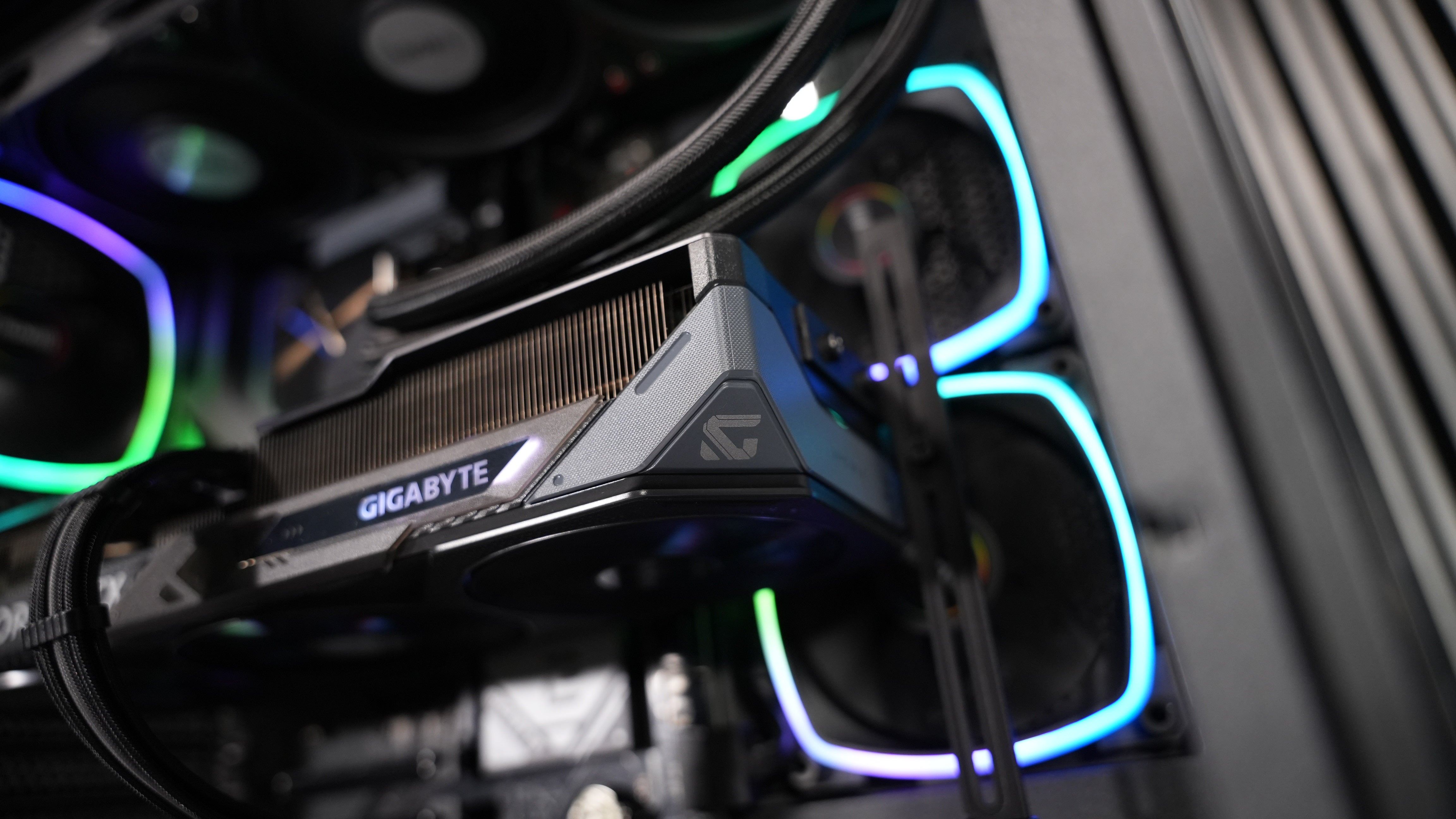 Ryzen 5 9600X + RTX 5070 Gaming/Streaming PC