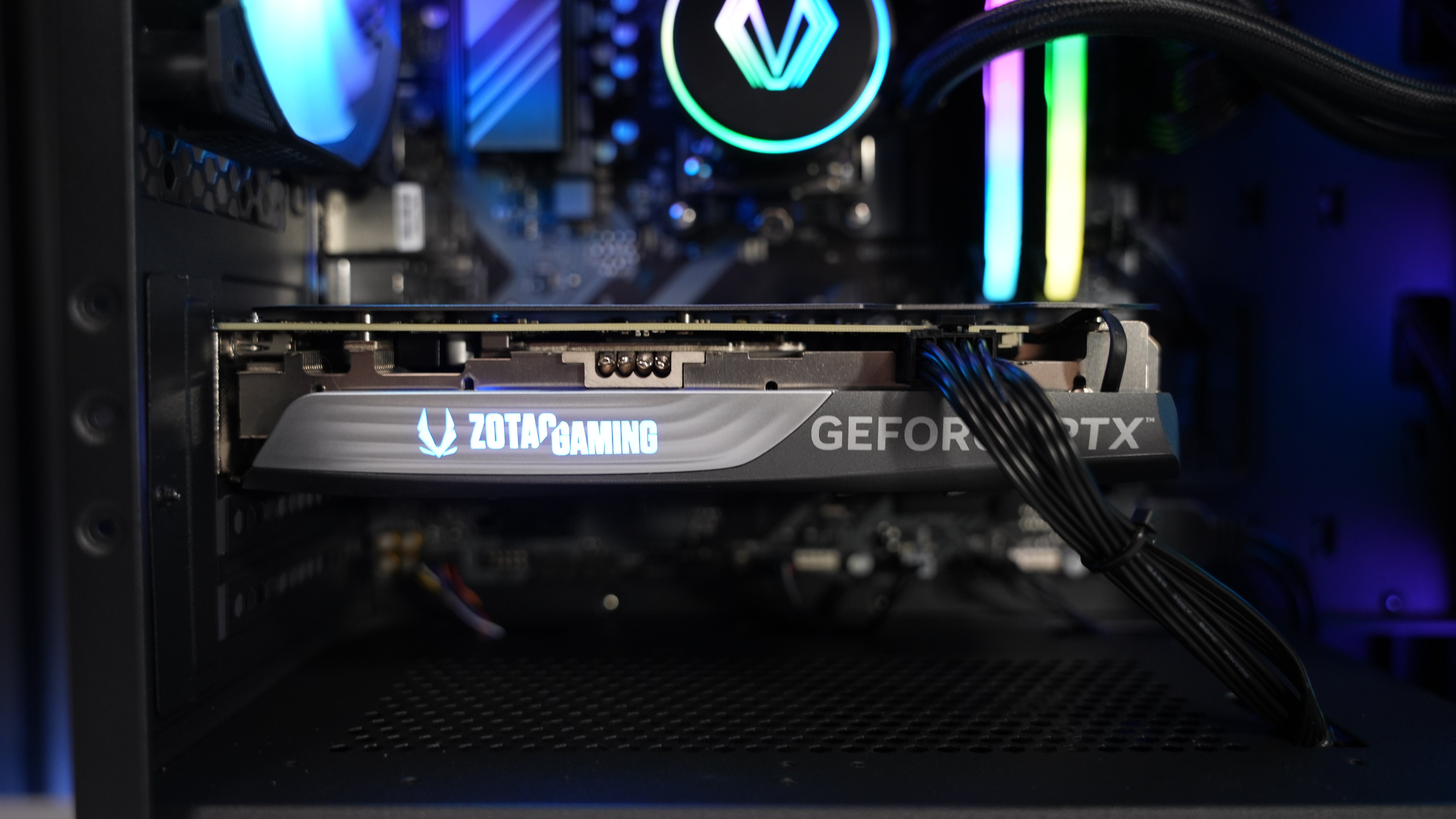 Ryzen 5 7600 + RTX 4070 Gaming/Streaming PC