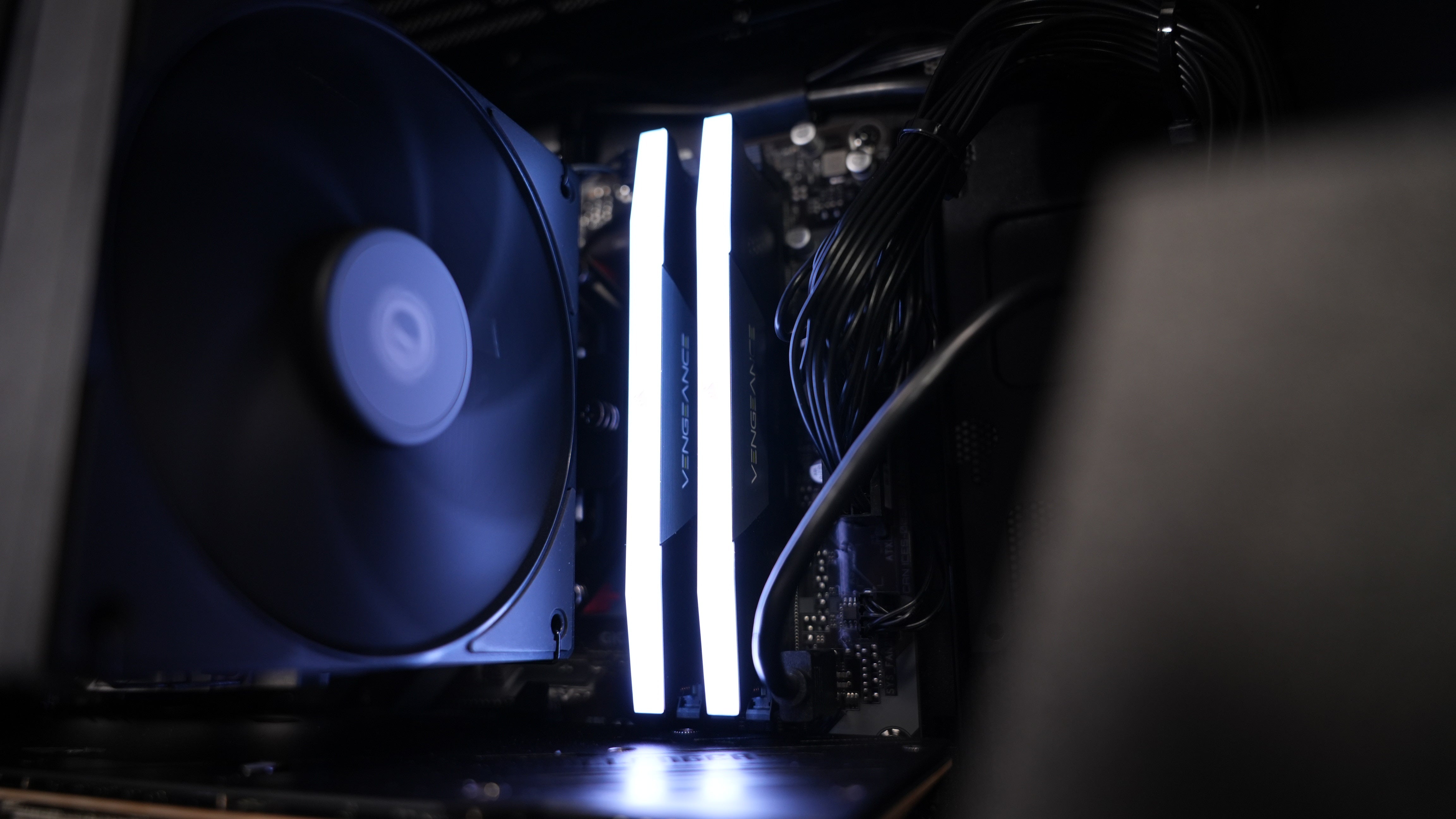 Ryzen 5 7600X + RX 7700XT Gaming/Streaming PC