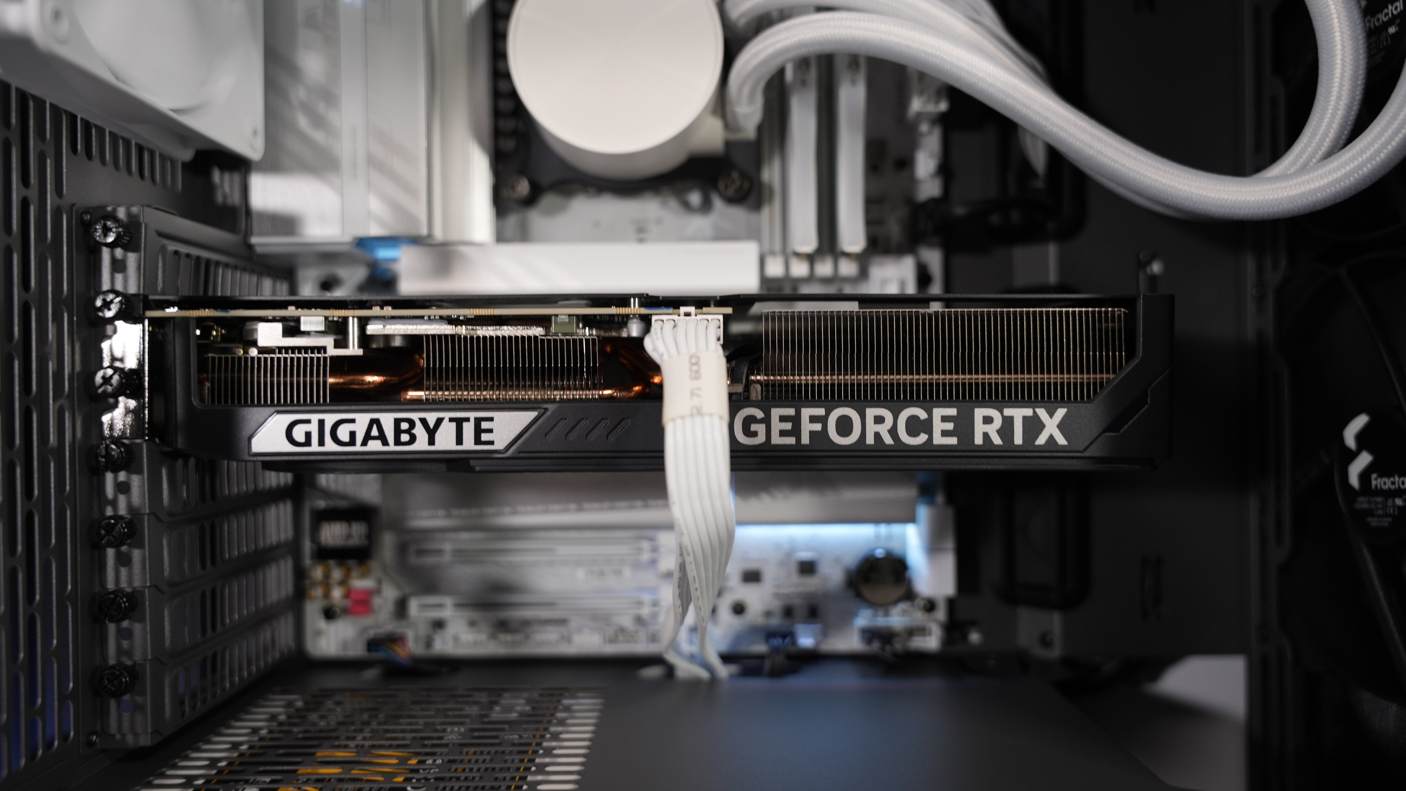 Intel Ultra 7 265K + RTX 5070 Gaming/Streaming PC