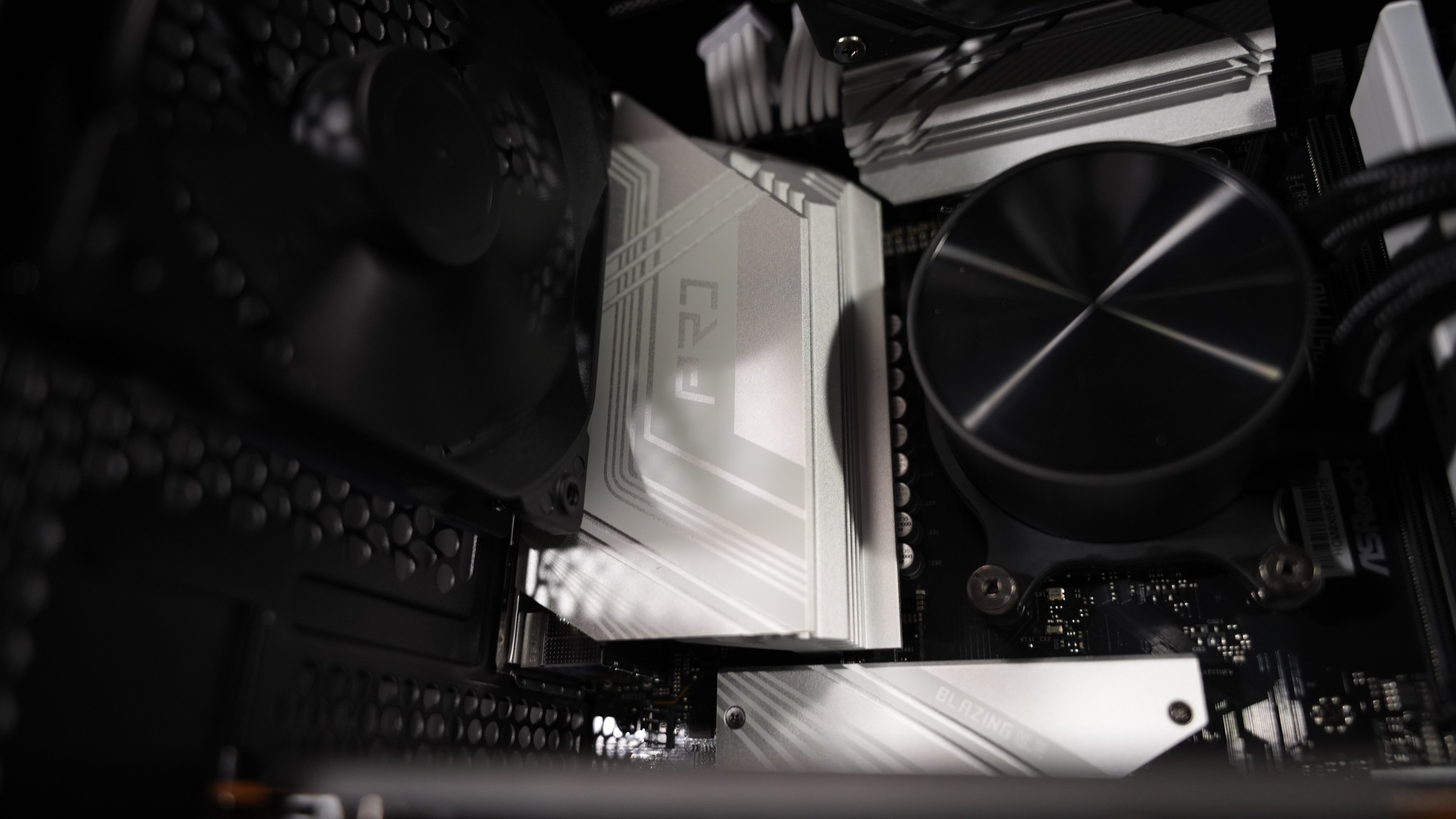 Ryzen 7 7700X + RX 9070 Gaming/Streaming PC