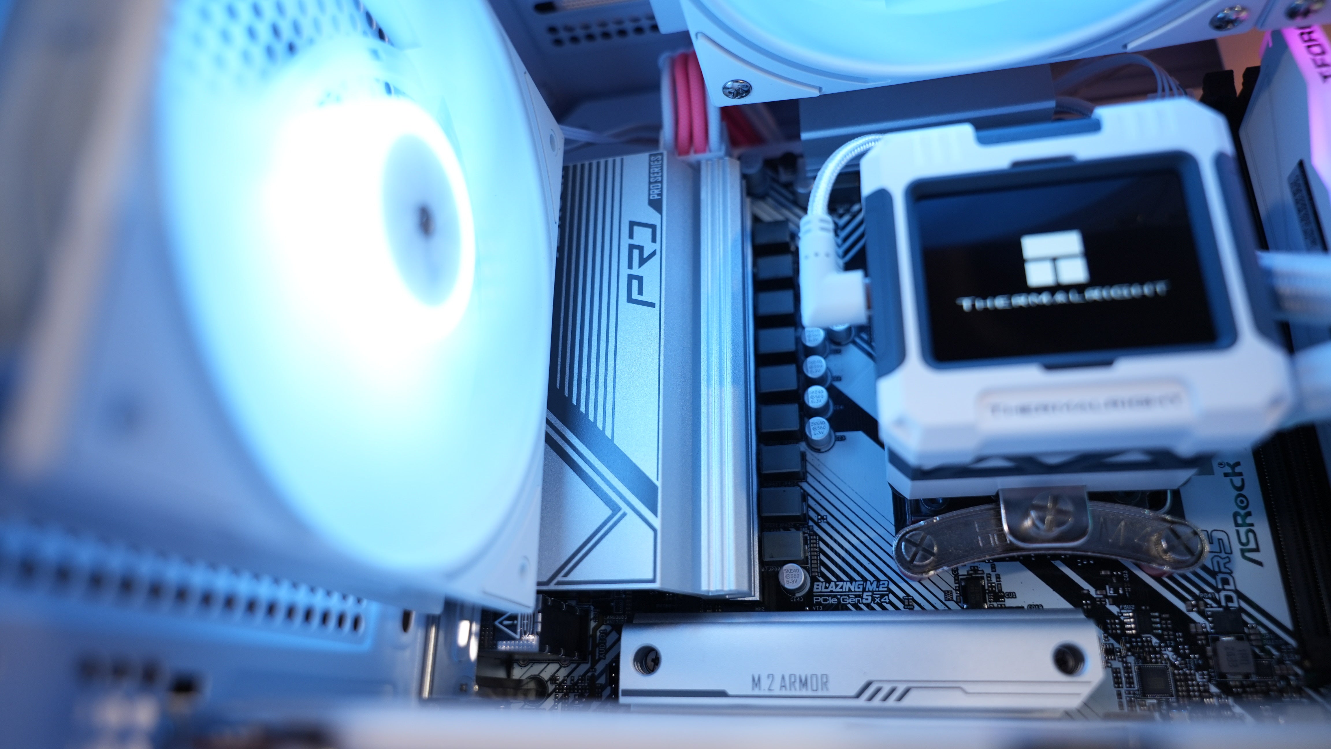 Ryzen 5 9600X + RX 7800XT Gaming/Streaming PC