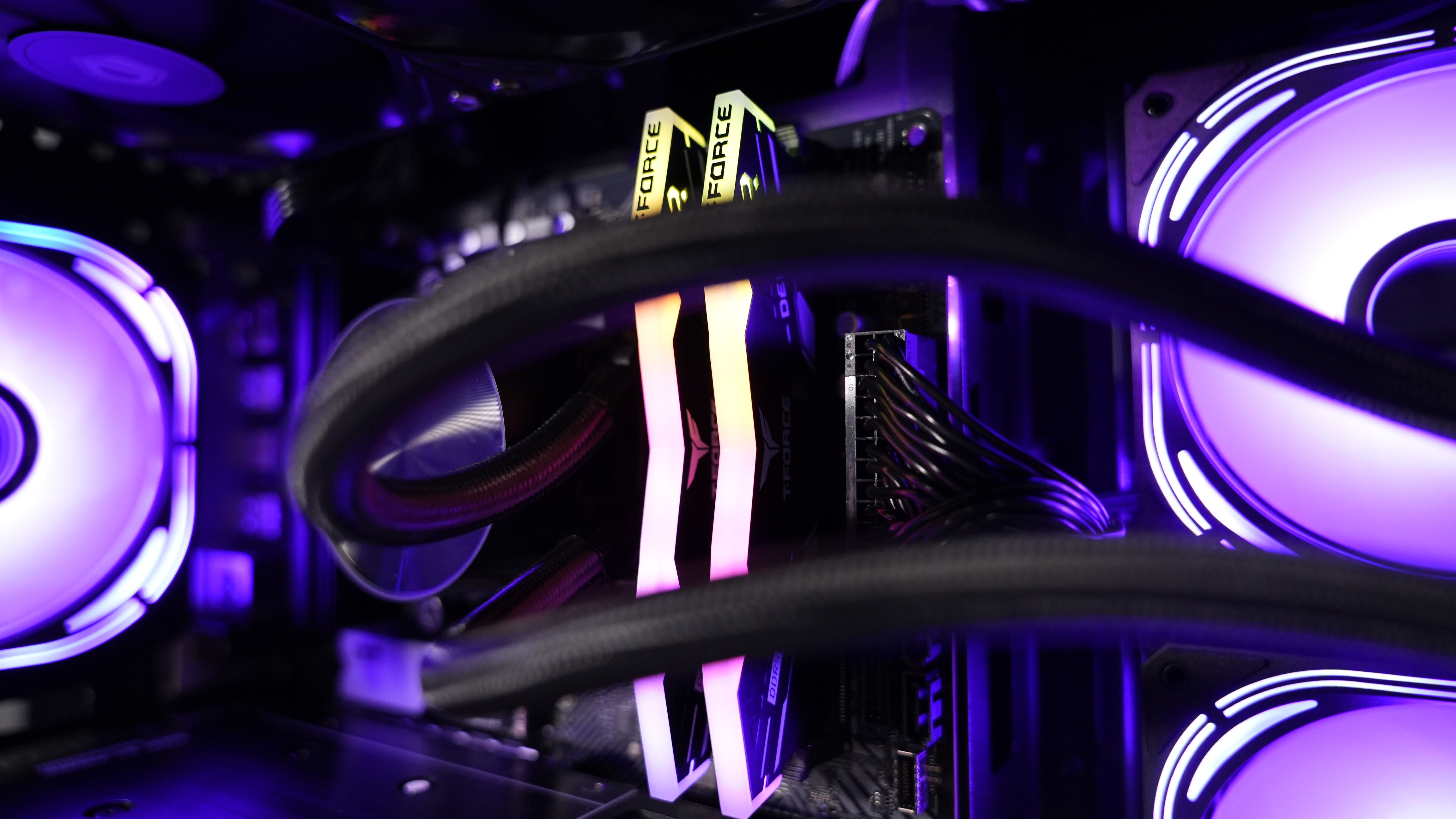 Ryzen 5 9600X + RTX 5060 Gaming PC