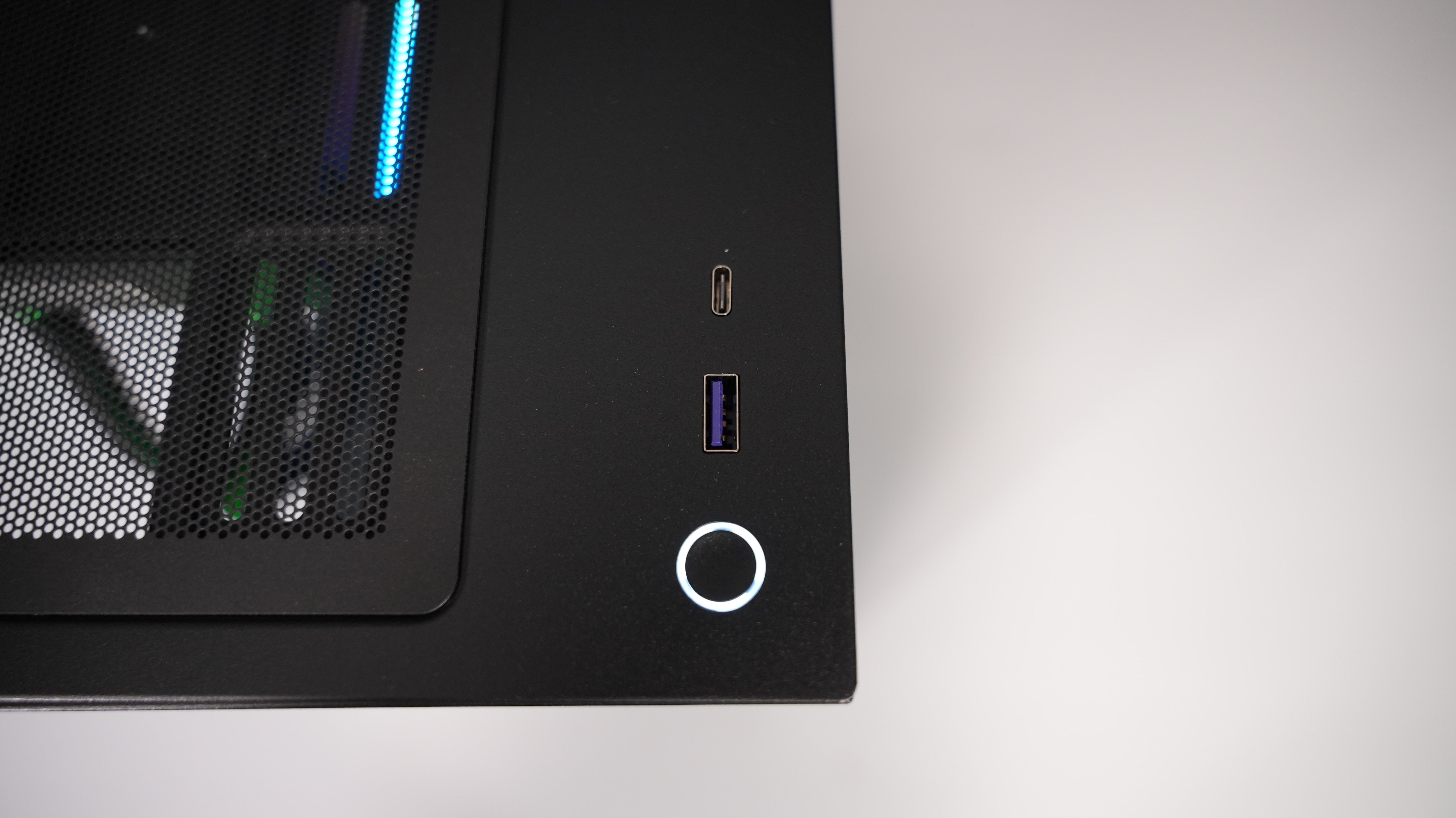 Ryzen 7 7700X + RTX 5060 Gaming PC