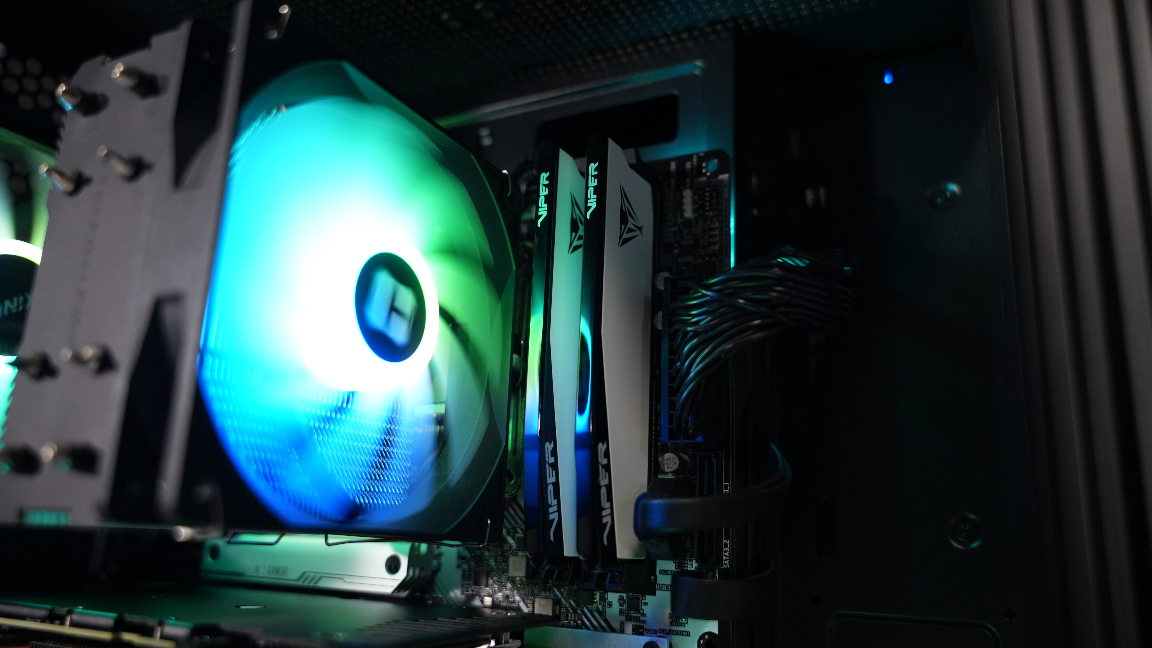 Ryzen 5 9600X + RTX 9060XT Gaming PC