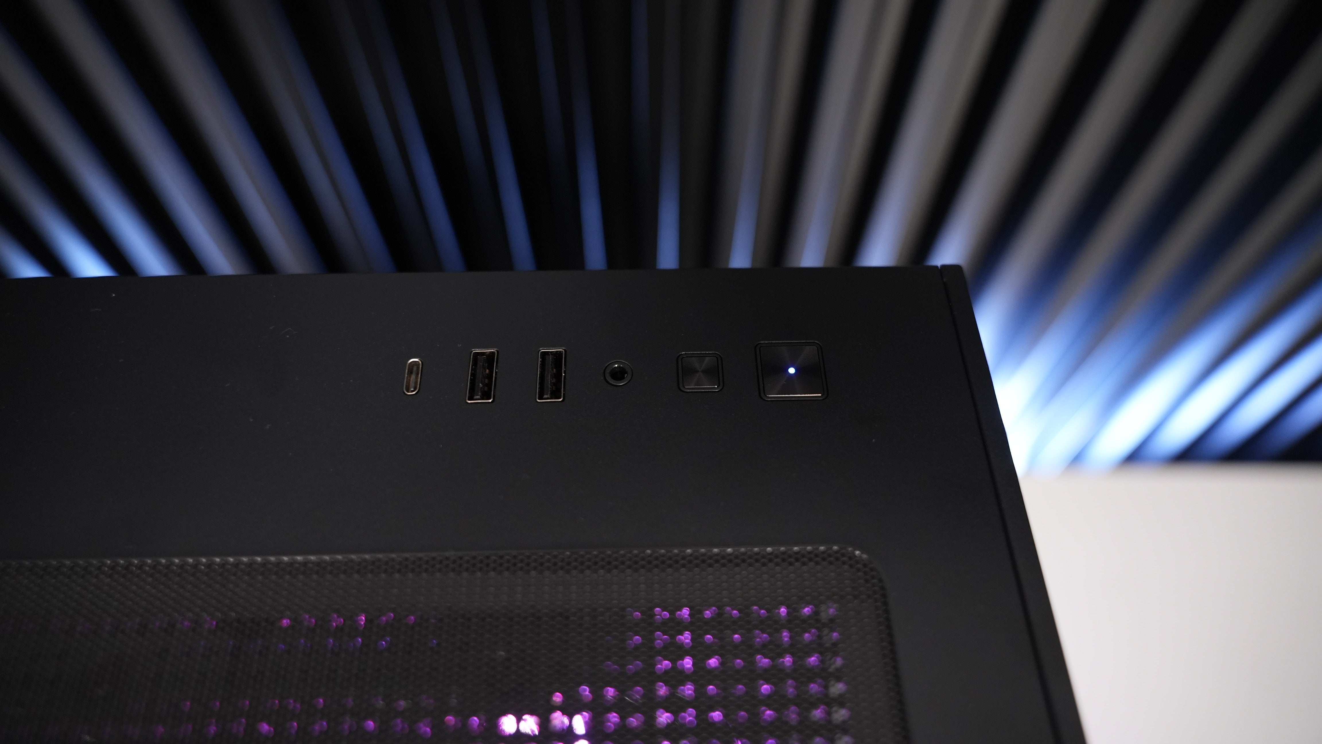 Ryzen 5 9600X + RTX 9060XT Gaming PC