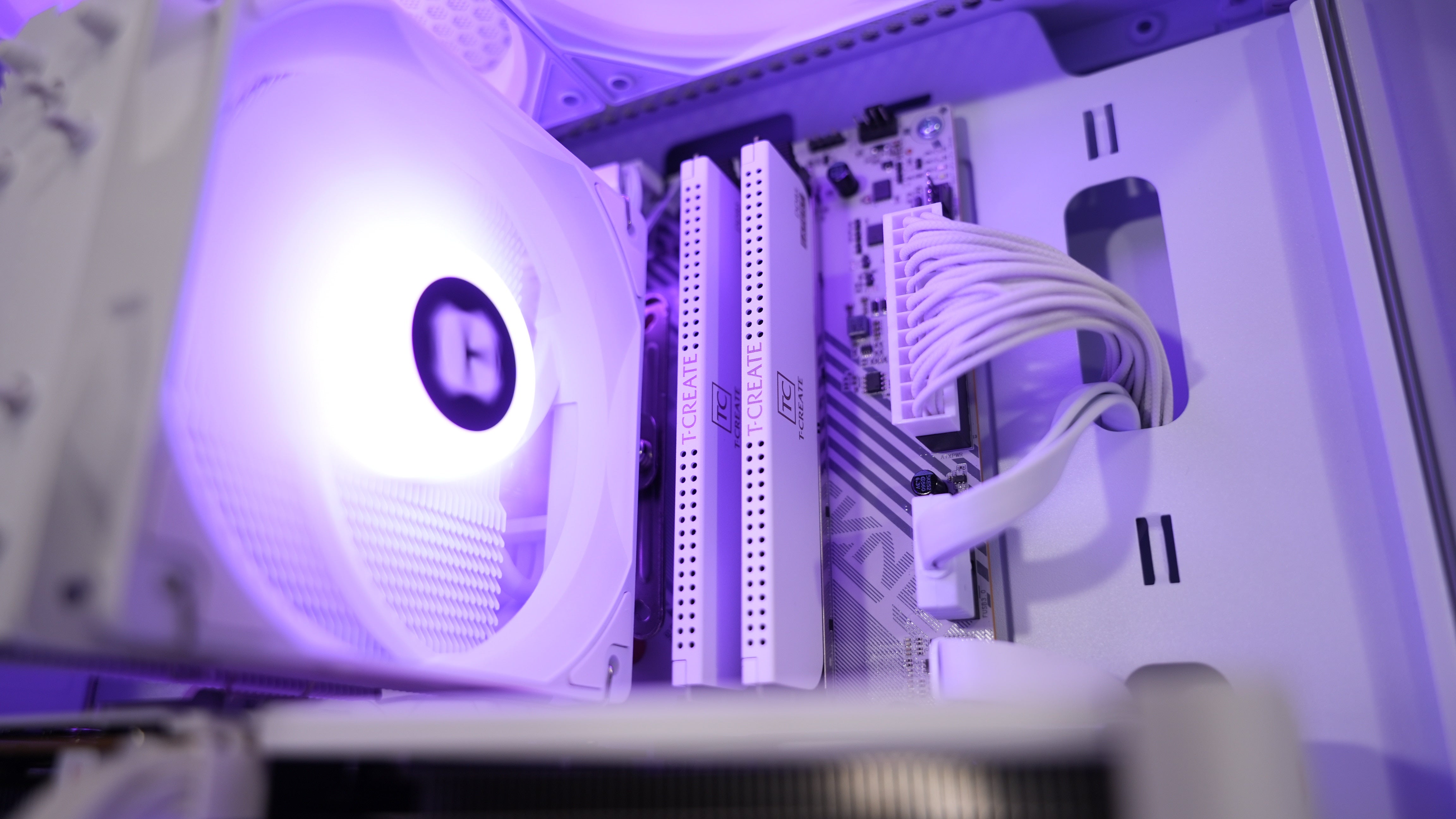 Ryzen 5 9600X + RTX 5060 Gaming PC