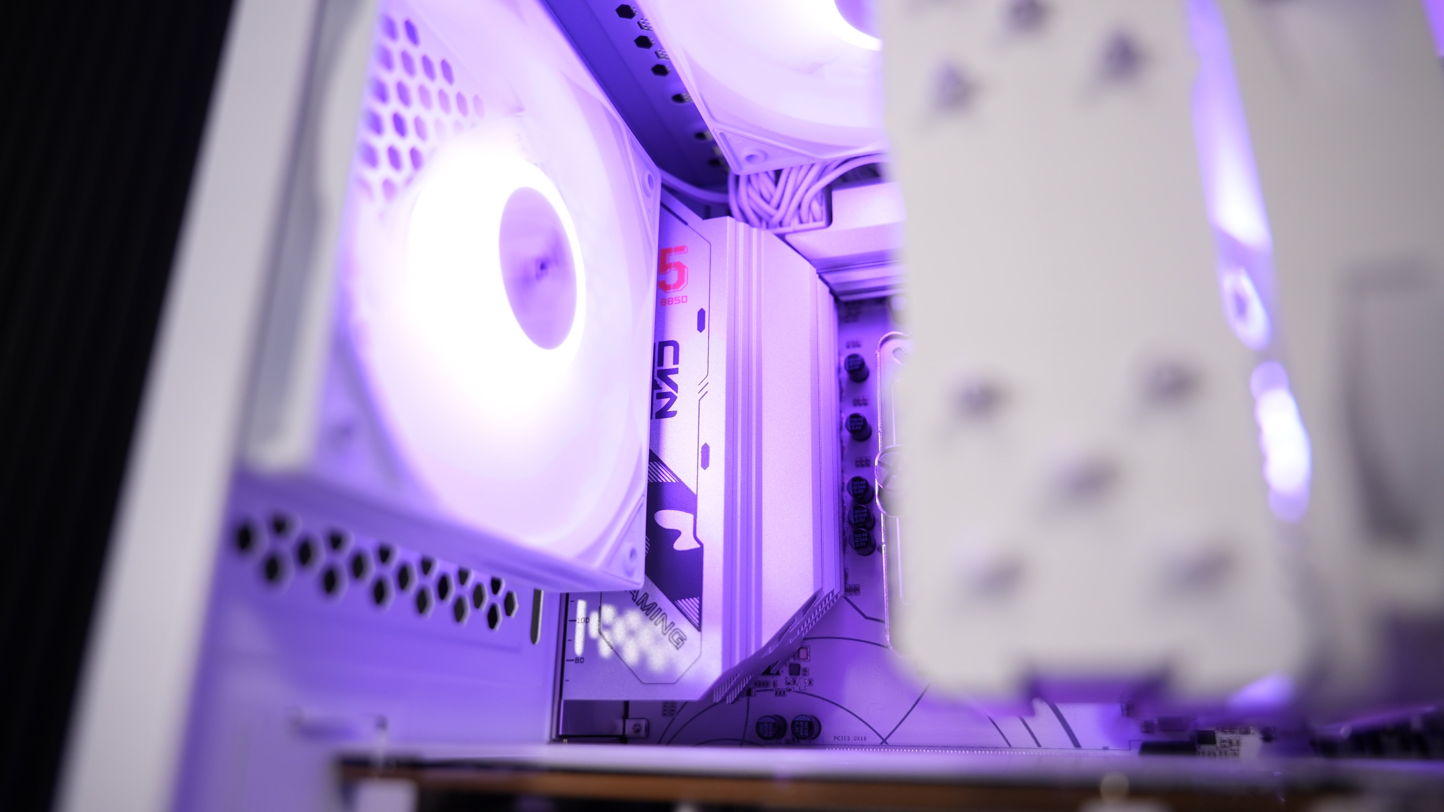 Ryzen 5 9600X + RTX 5060 Gaming PC