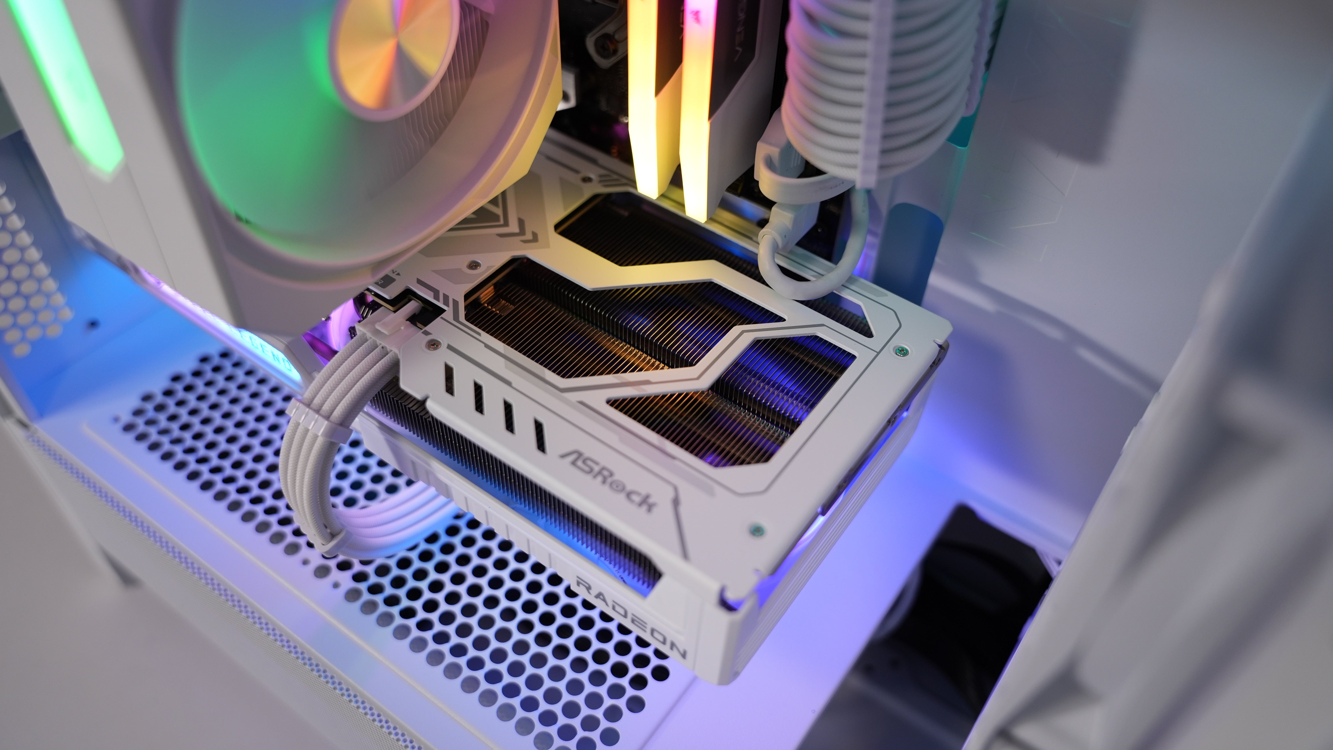 Ryzen 7 7700X + RX 9060XT 16GB Gaming PC