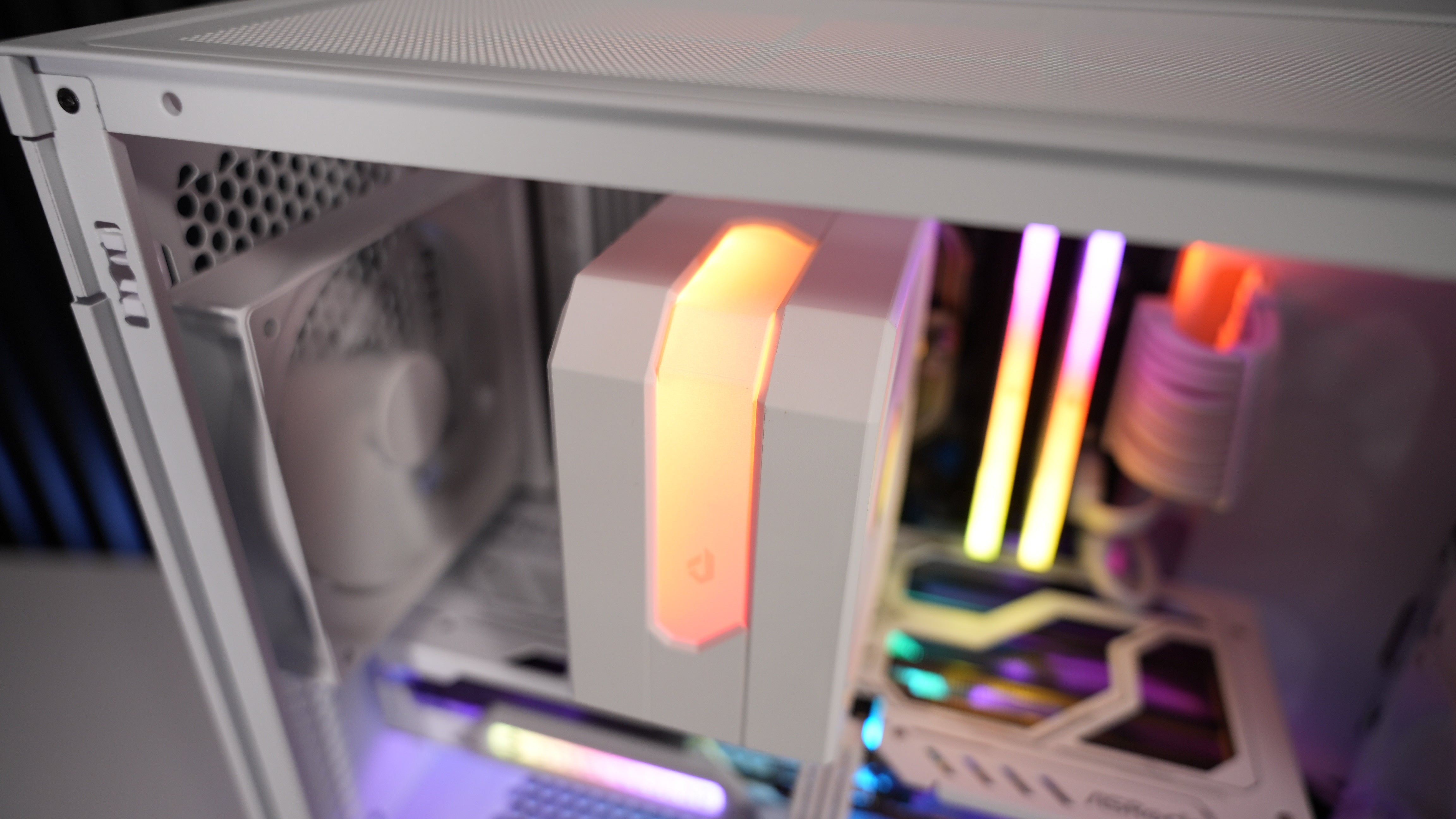 Ryzen 7 7700X + RX 9060XT 16GB Gaming PC