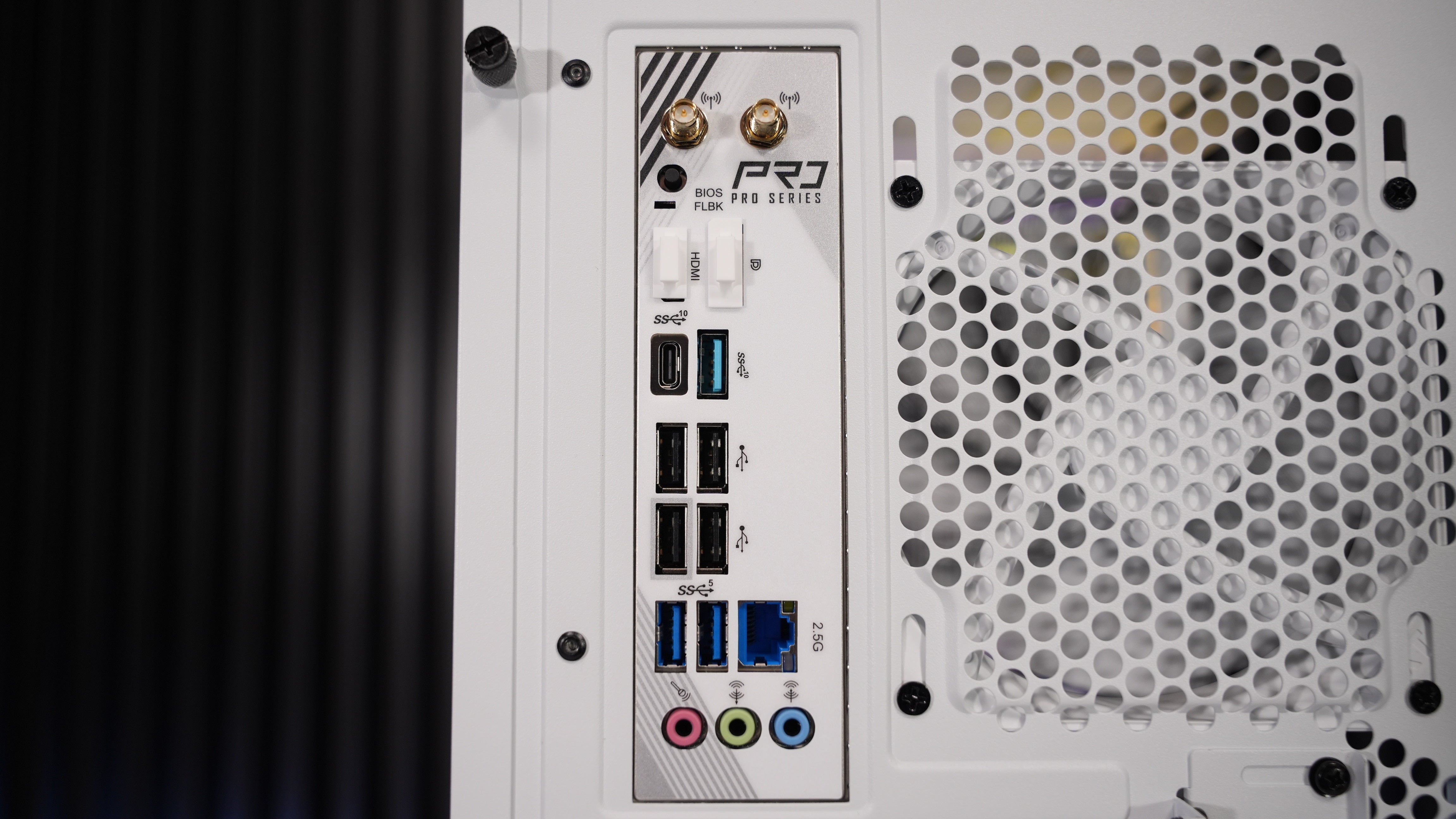 Ryzen 7 7700X + RX 9060XT 16GB Gaming PC