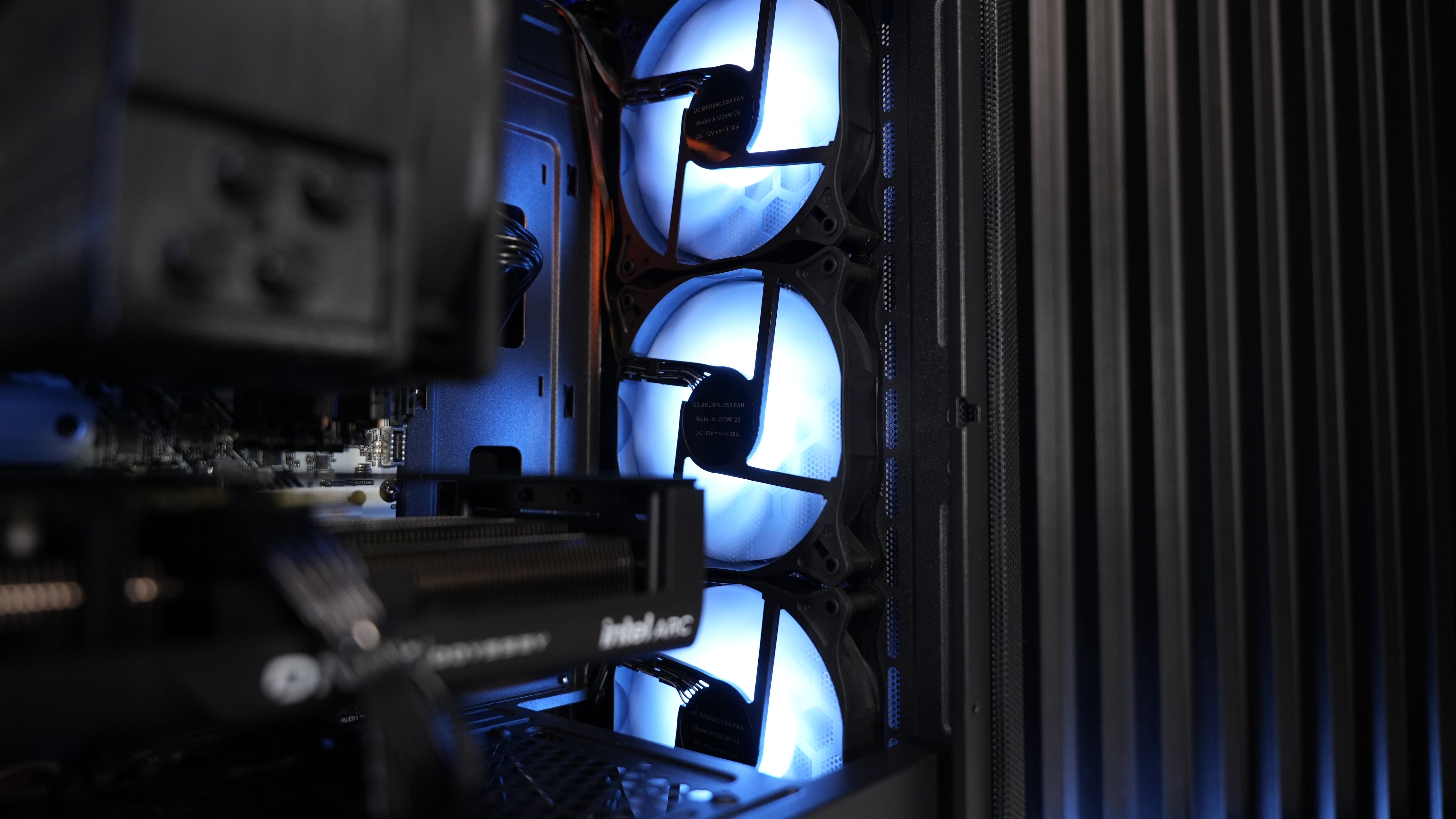 Ryzen 5 9600X + Arc B580 Gaming PC