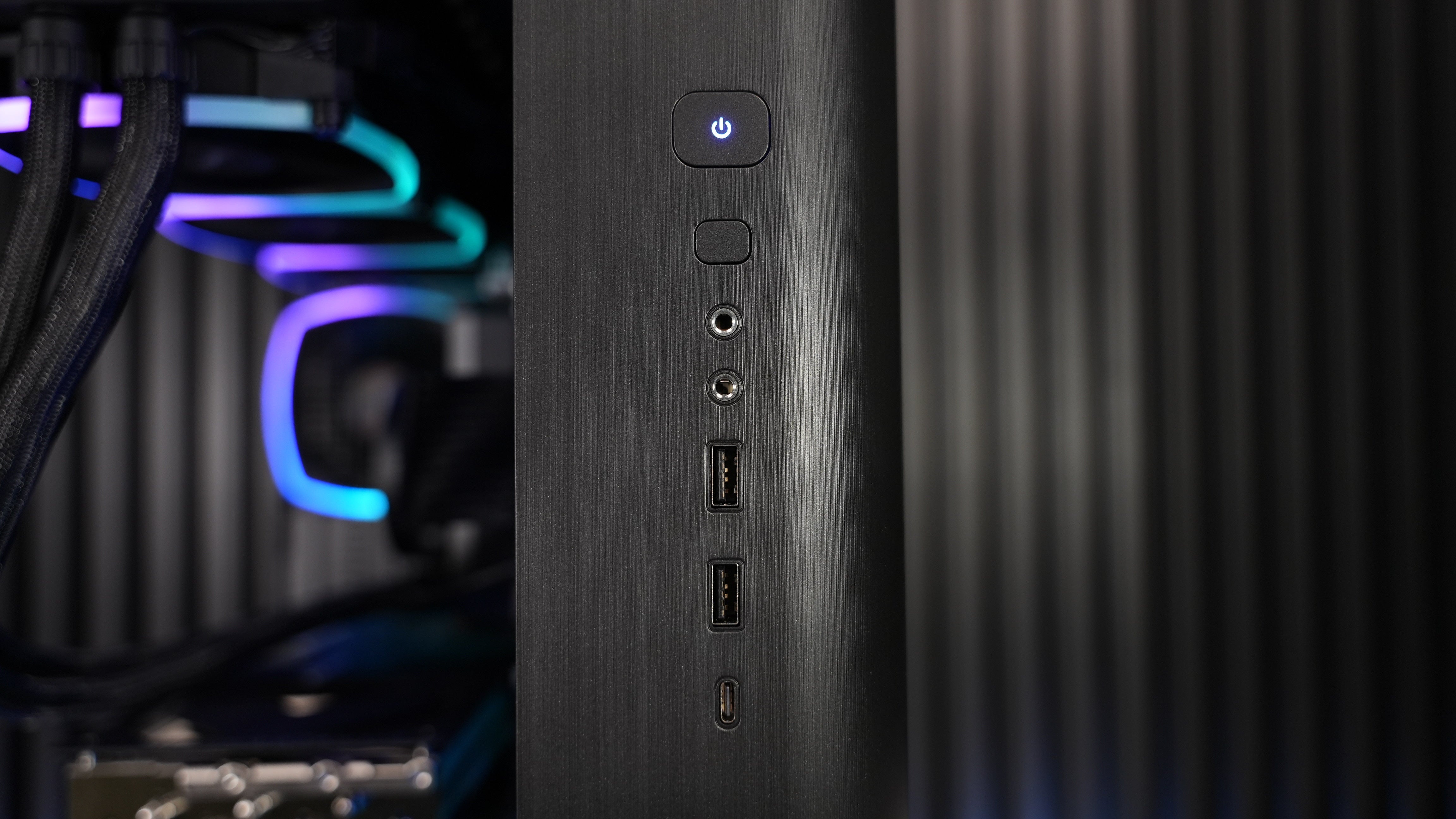 Ryzen 7 9800X3D + RTX 5080 Gaming/Streaming PC