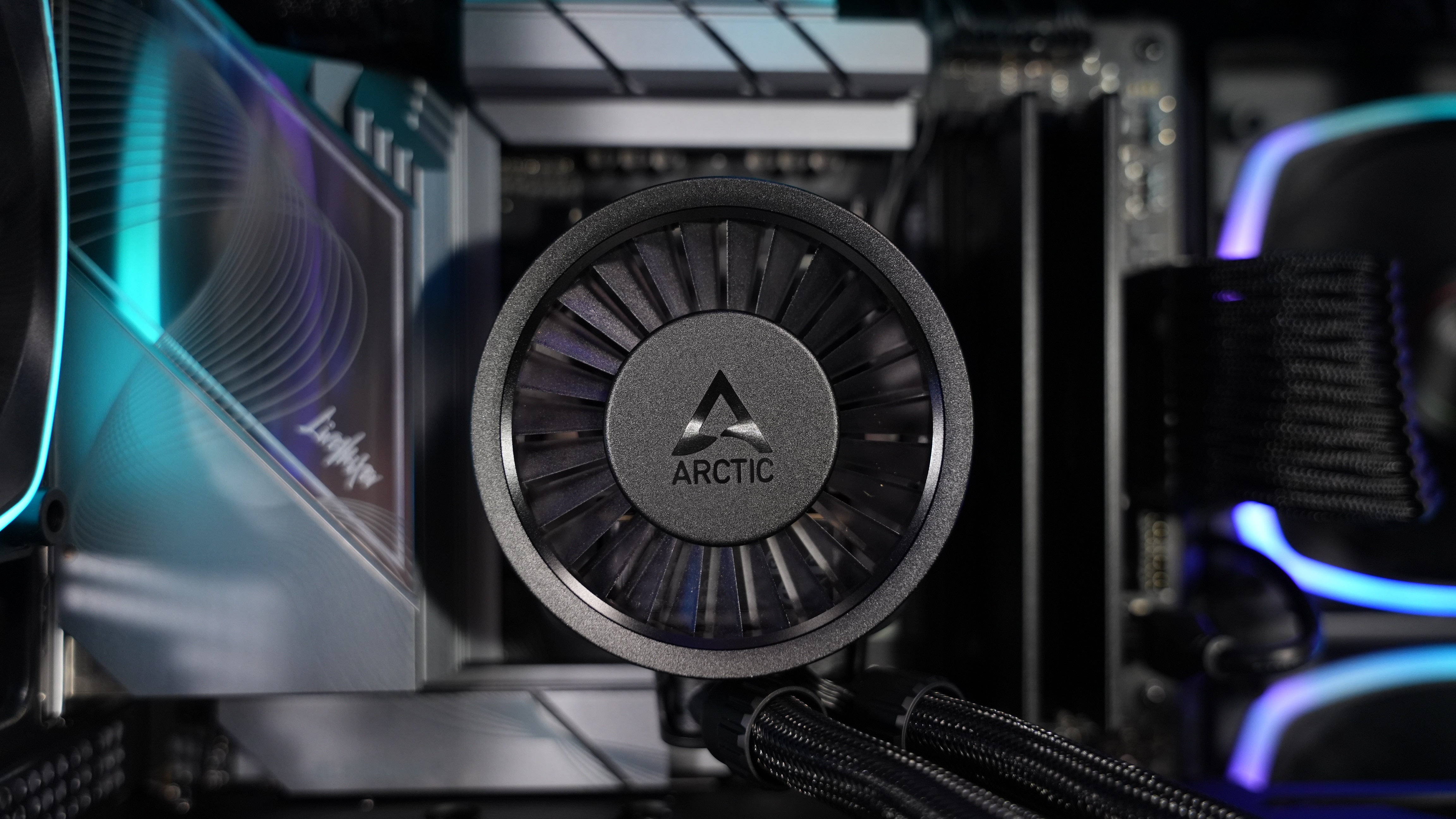 Ryzen 7 9800X3D + RTX 5080 Gaming/Streaming PC