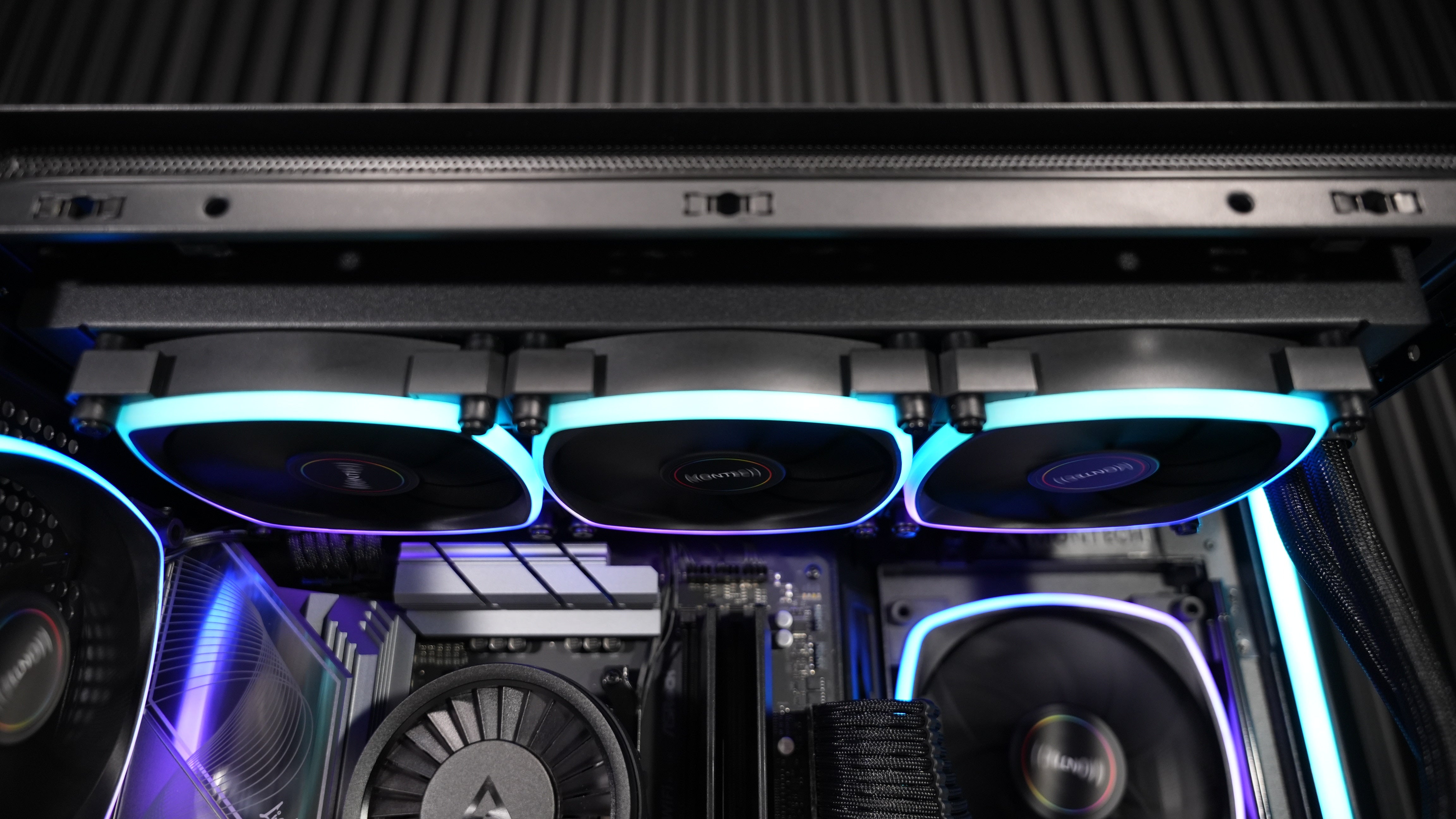 Ryzen 7 9800X3D + RTX 5080 Gaming/Streaming PC