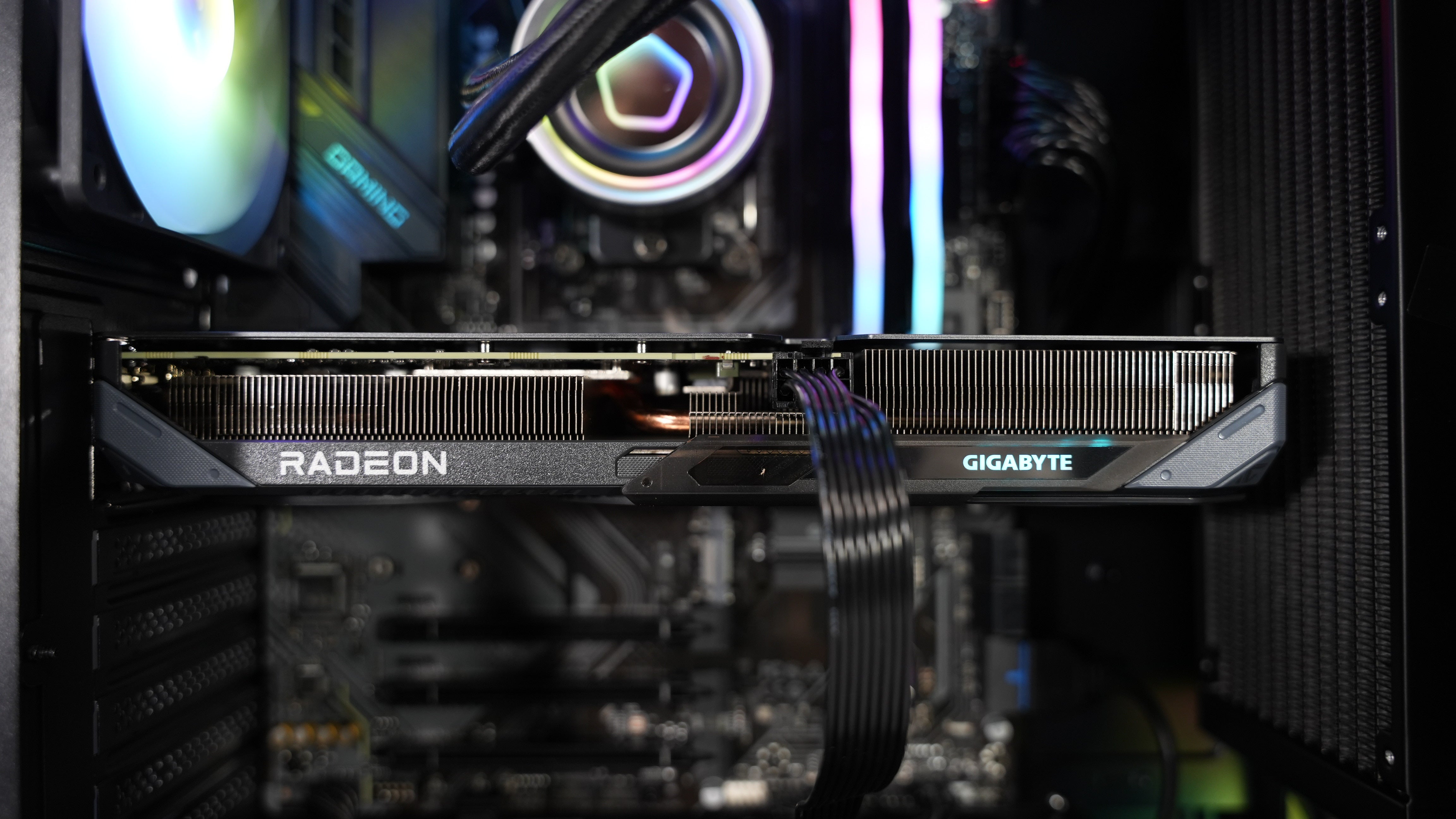 Ryzen 7 9700X + RX 9060XT Gaming/Streaming PC