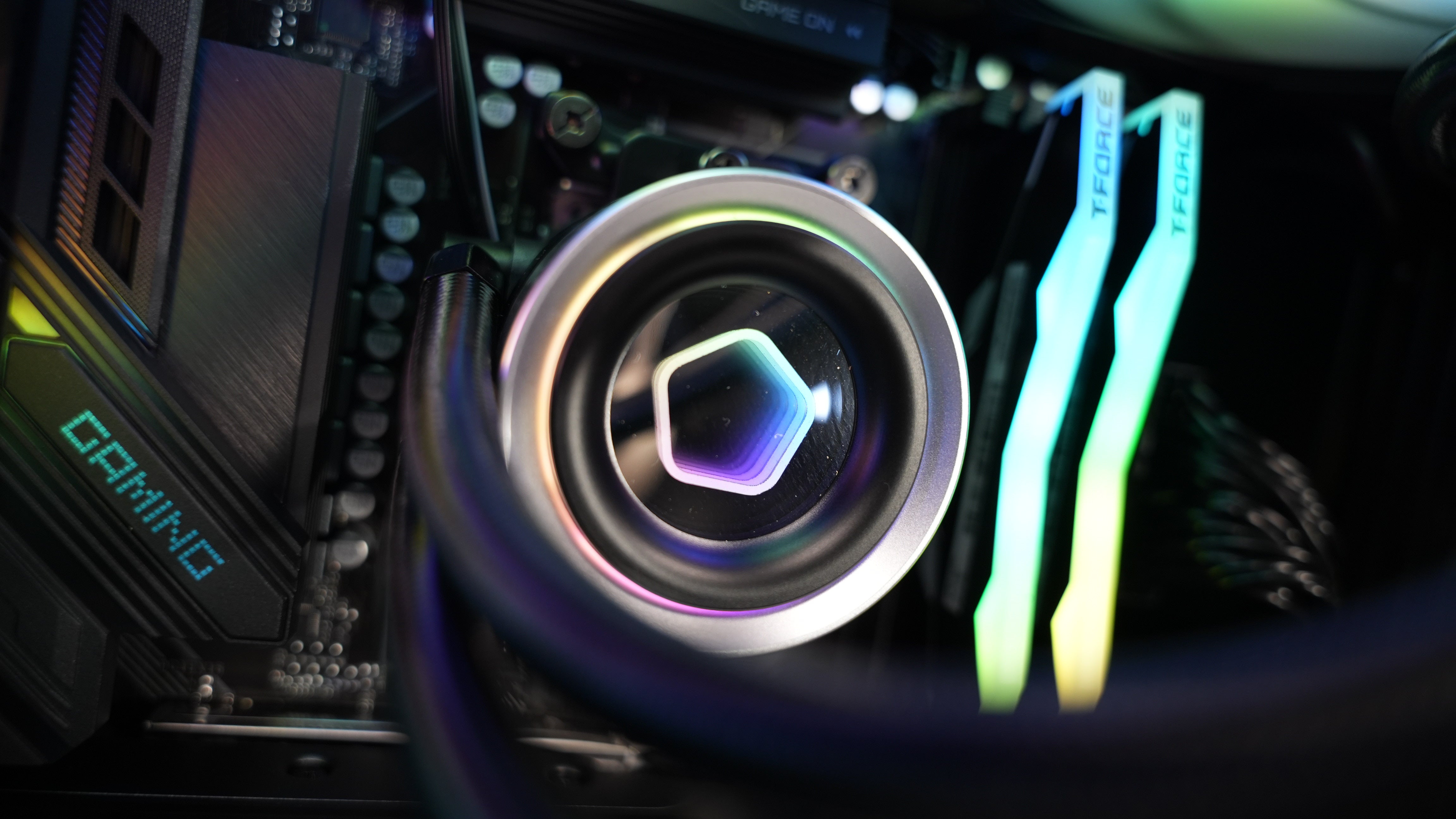 Ryzen 7 9700X + RX 9060XT Gaming/Streaming PC