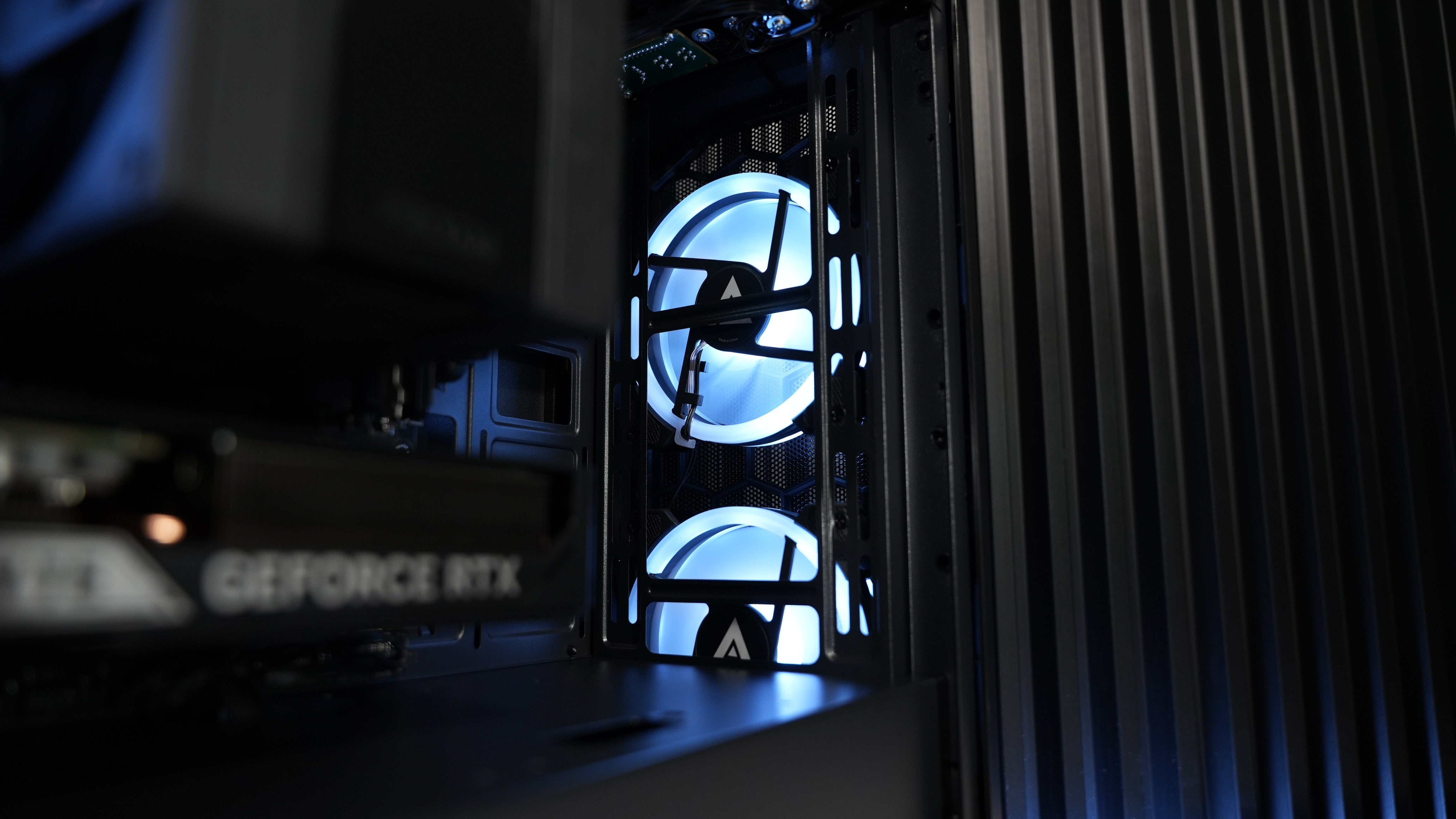 Ryzen 5 9600X + RTX 5060 Ti Gaming PC