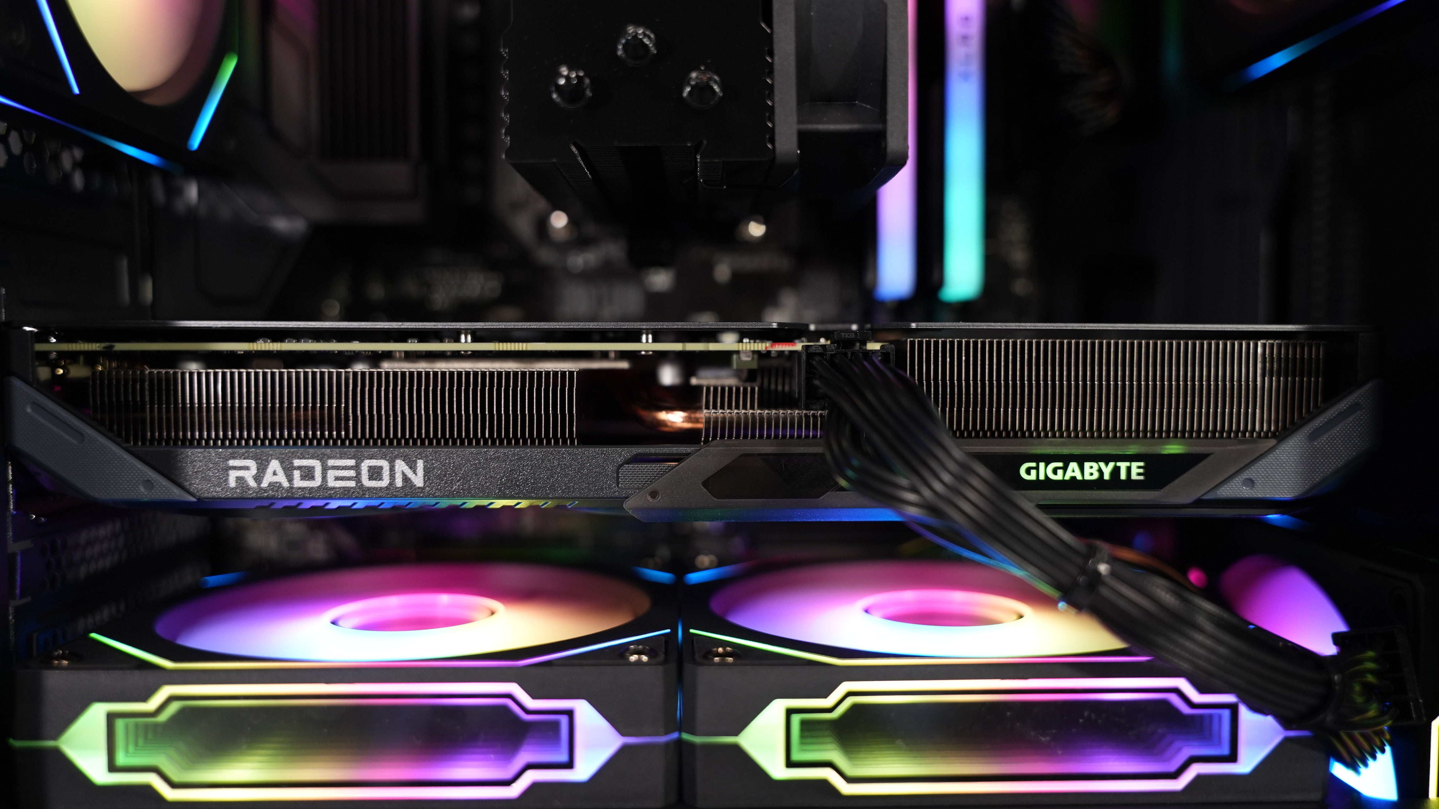 Ryzen 5 9600X + RX 9060XT 16GB Gaming PC
