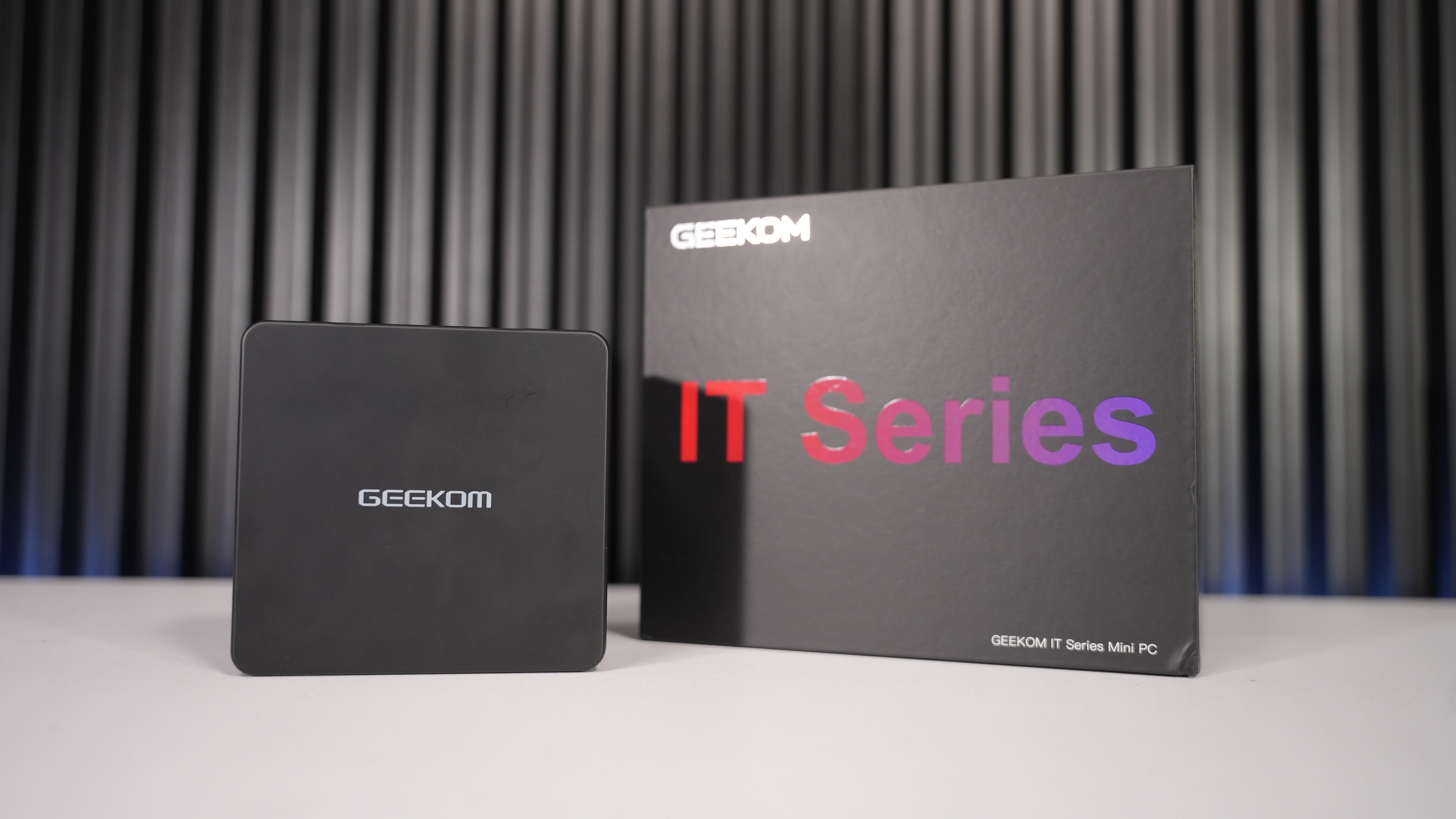 Geekom IT15 Mini PC - Intel Ultra 5 225H