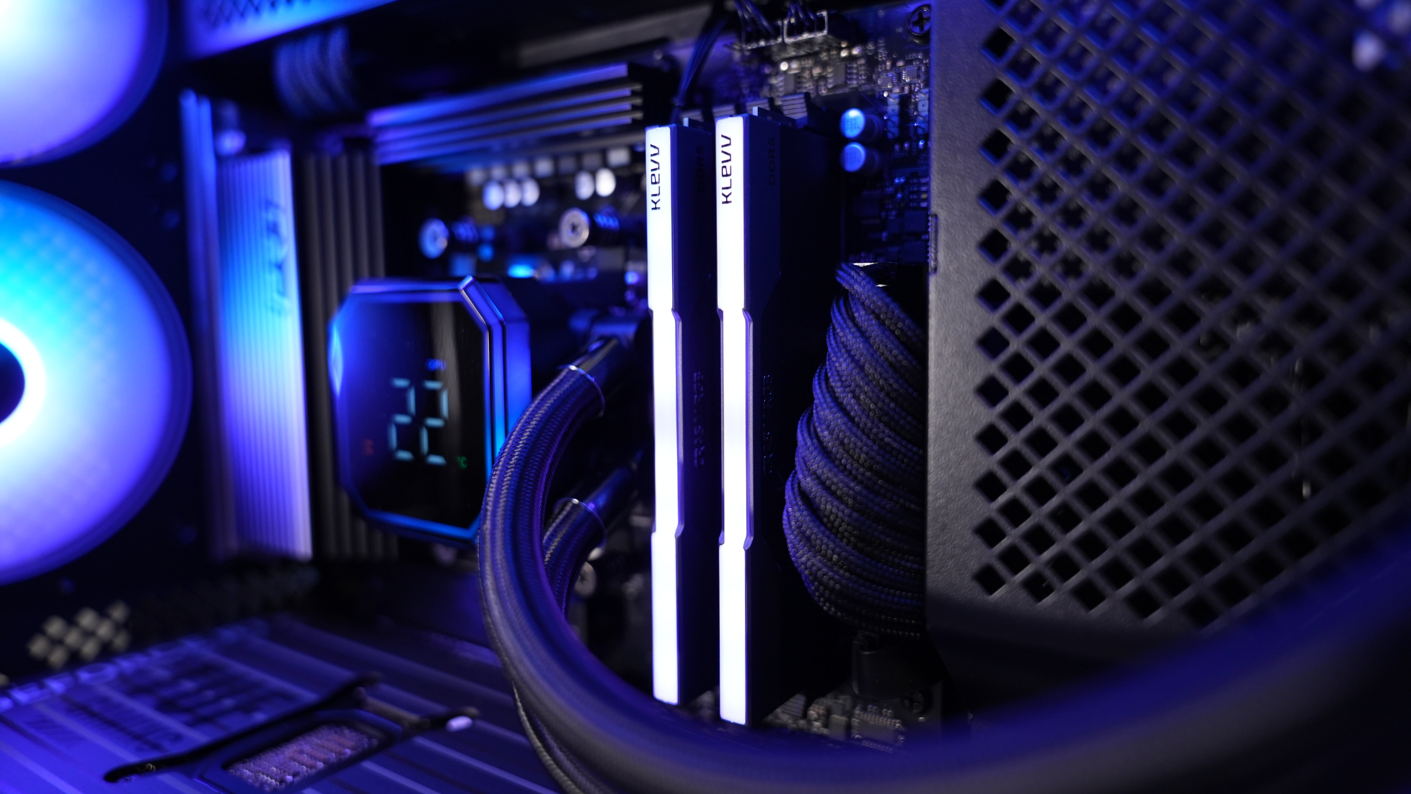 Ryzen 7 7700X + RTX 5070 Gaming/Streaming PC