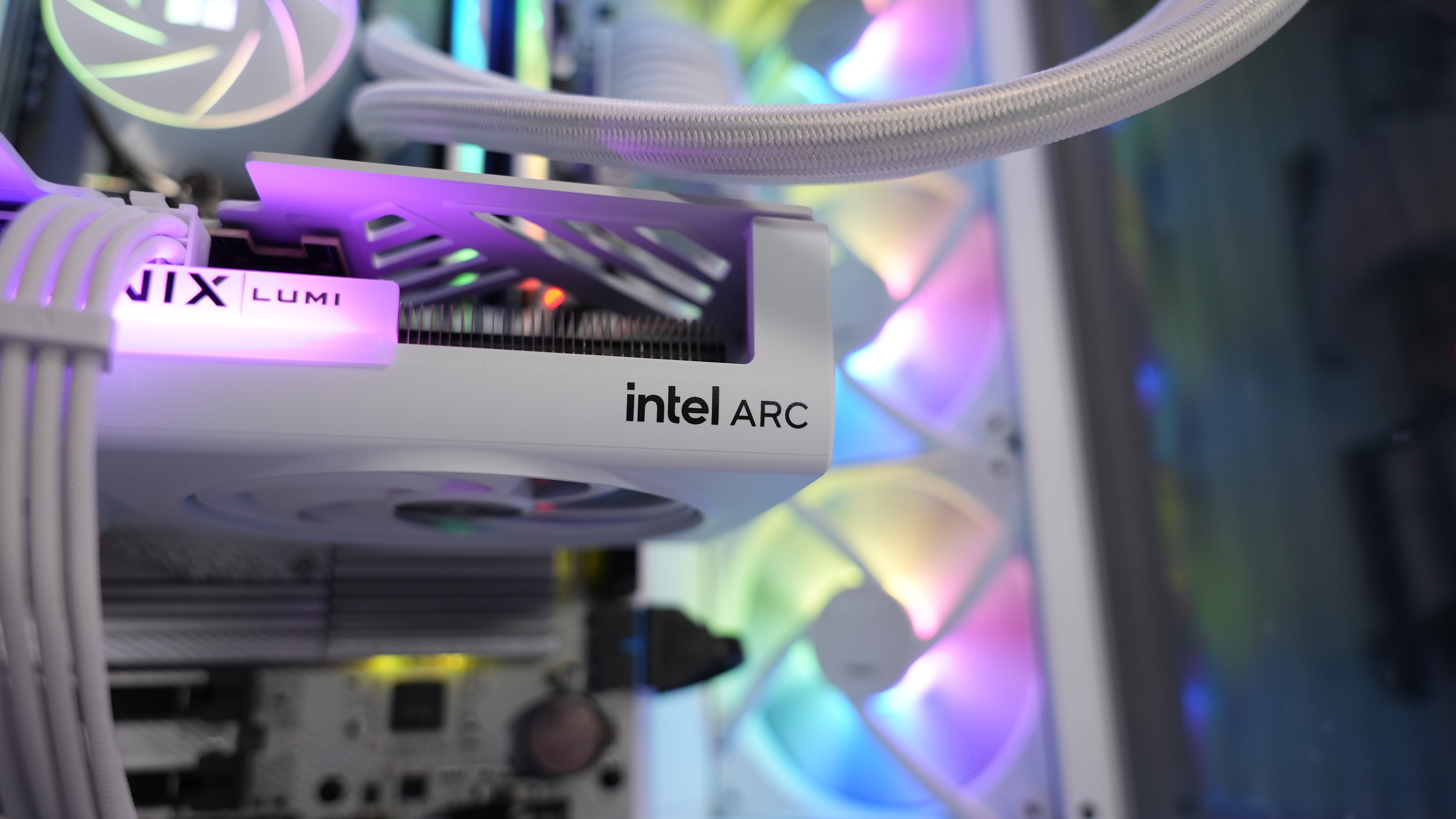 Ryzen 5 7600X + Intel Arc B580 Gaming PC