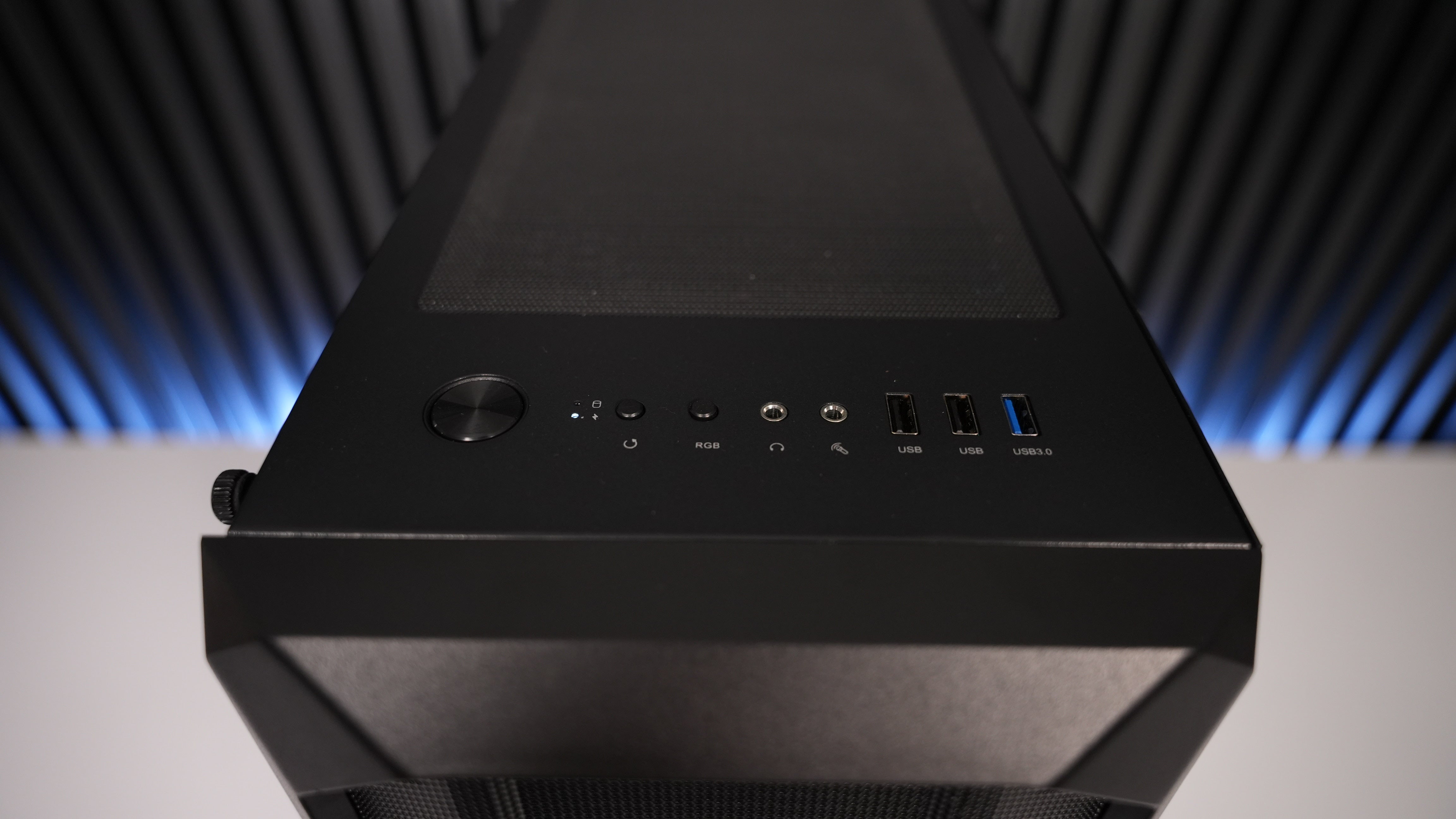 Intel i3 14100F + RX 9060XT Gaming PC