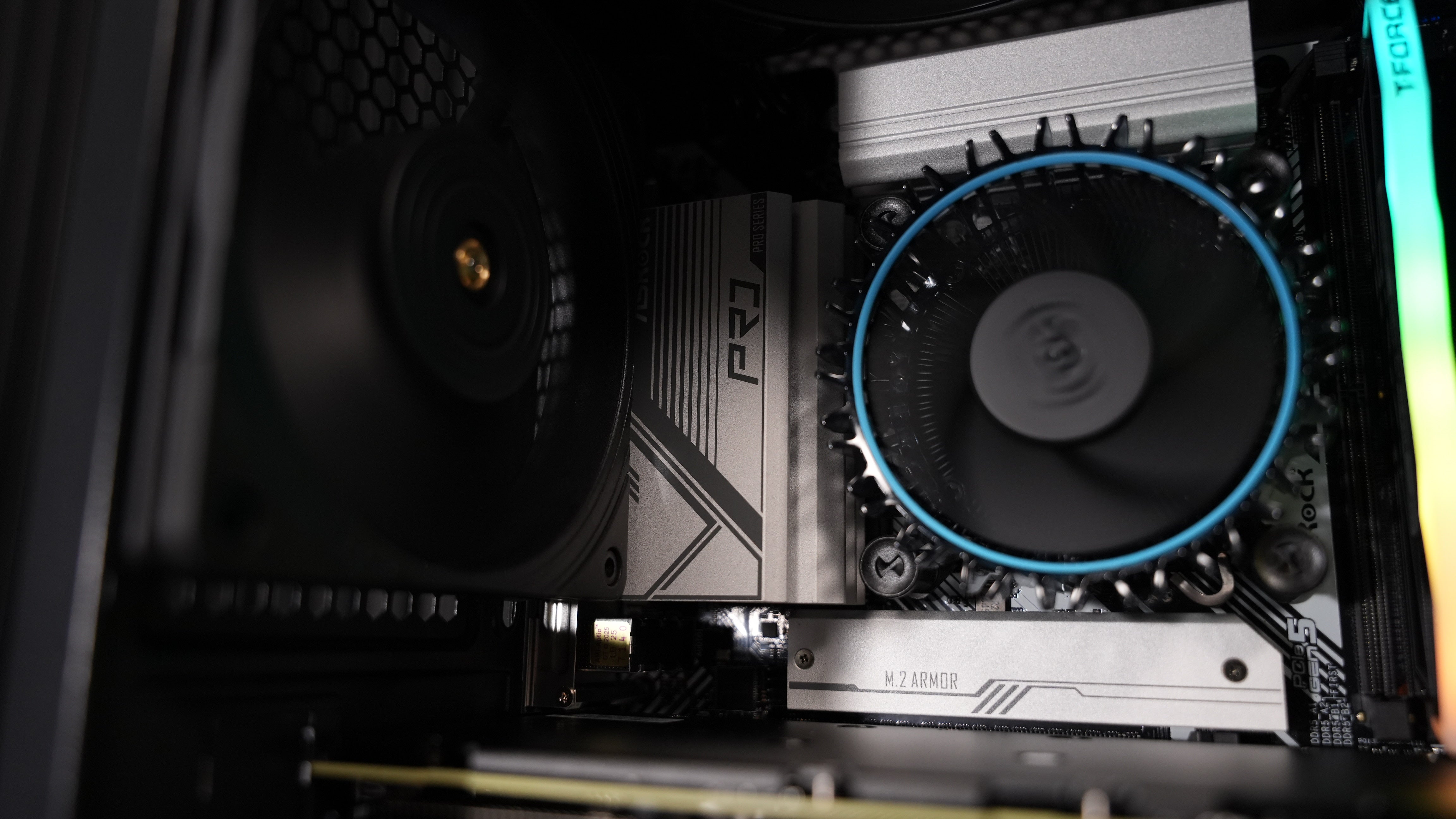 Intel i3 14100F + RX 9060XT Gaming PC