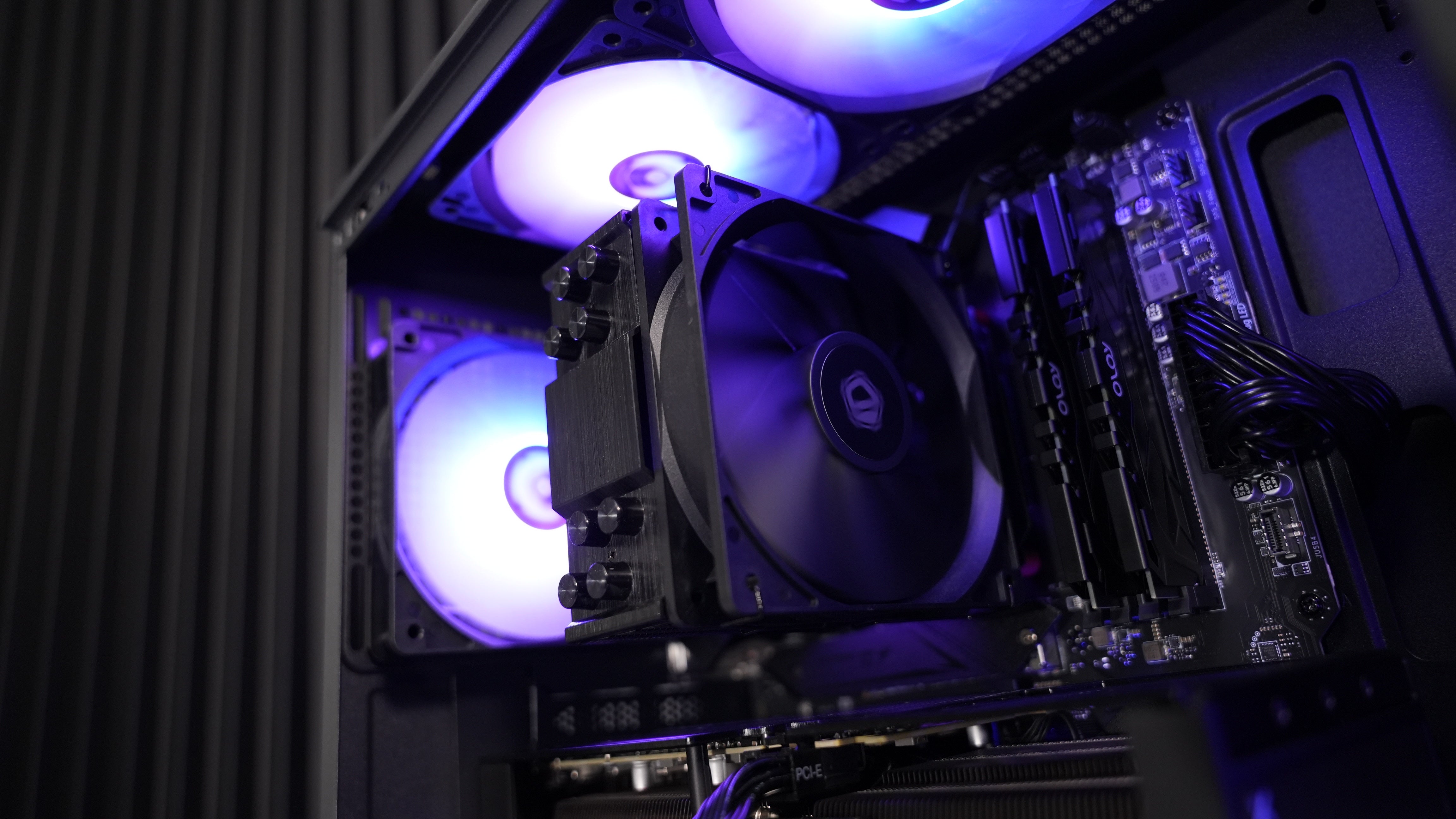 Ryzen 7 5800X + Intel Arc B580 Gaming PC