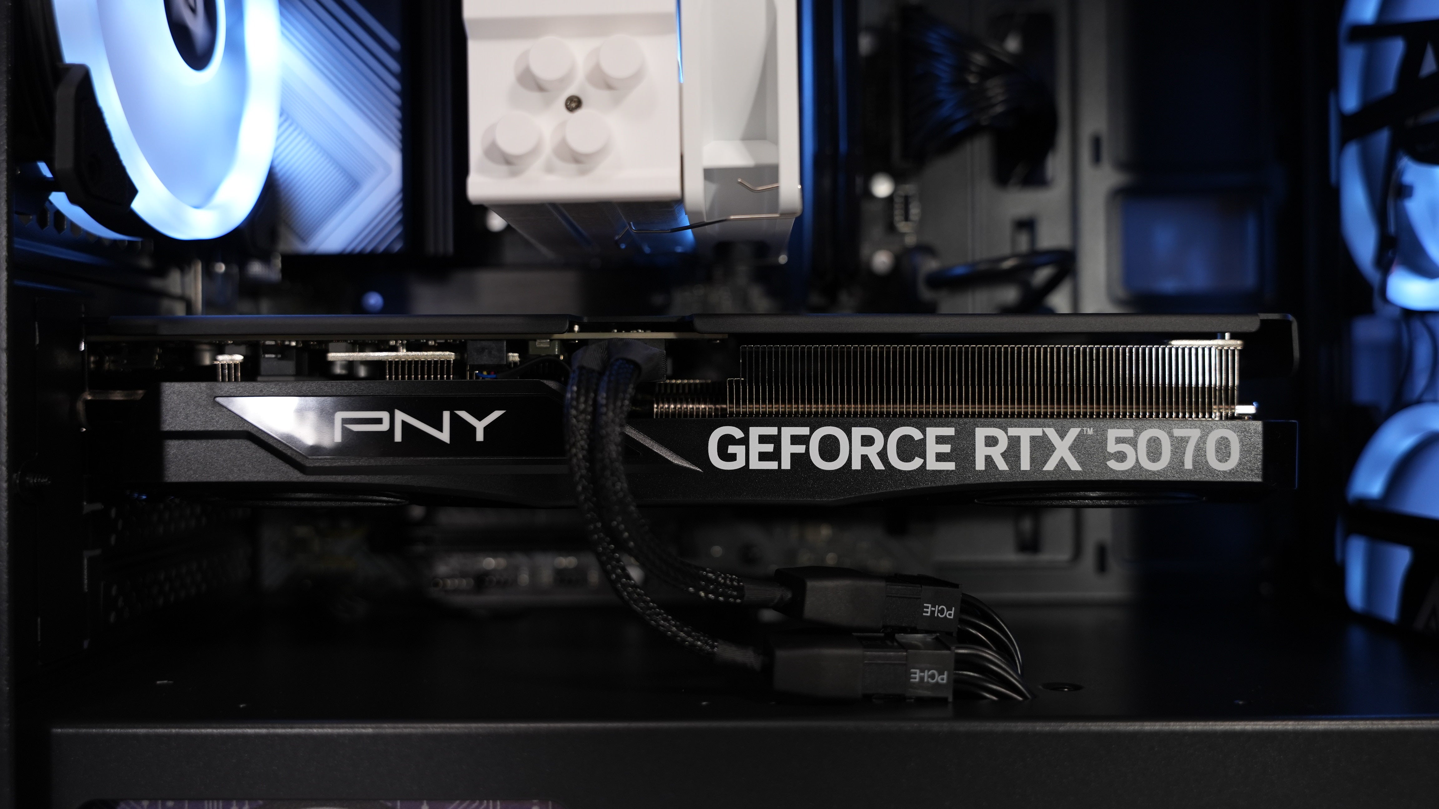 Ryzen 5 7600X + RTX 5070 Gaming/Streaming PC