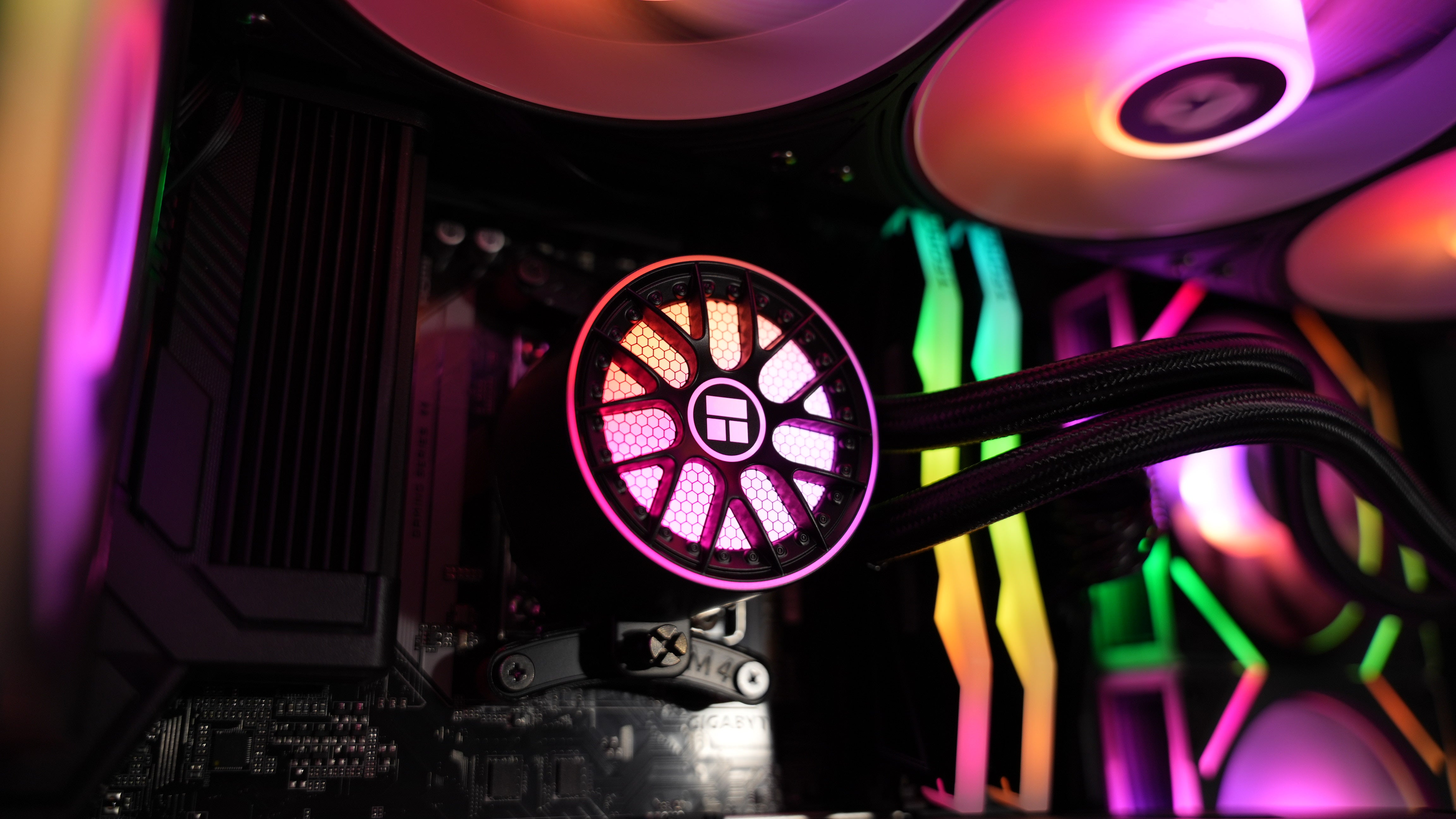 Ryzen 9 9900X + RTX 5070 Gaming/Streaming PC