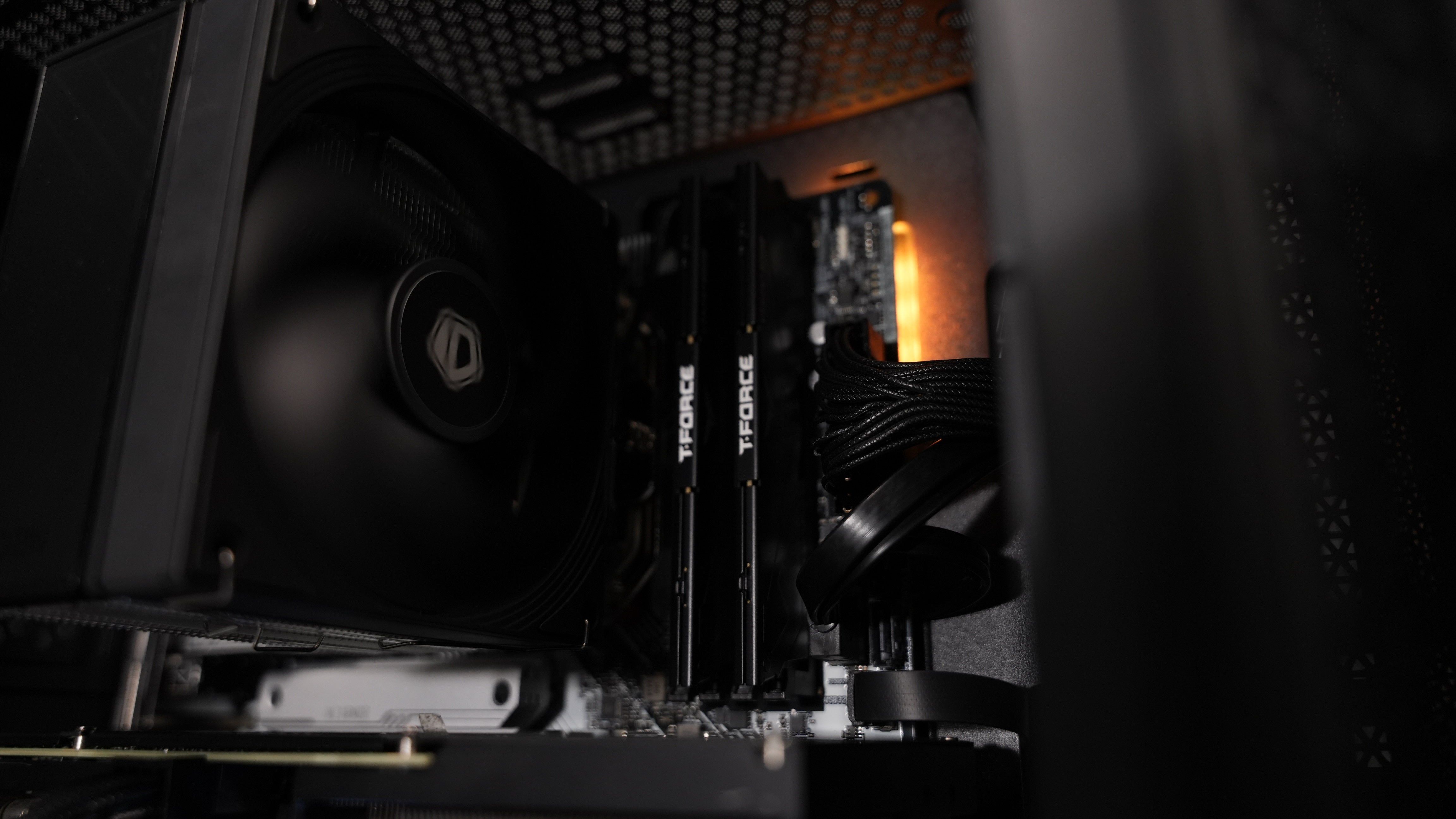 Ryzen 5 7600X + RTX 3070 Gaming PC