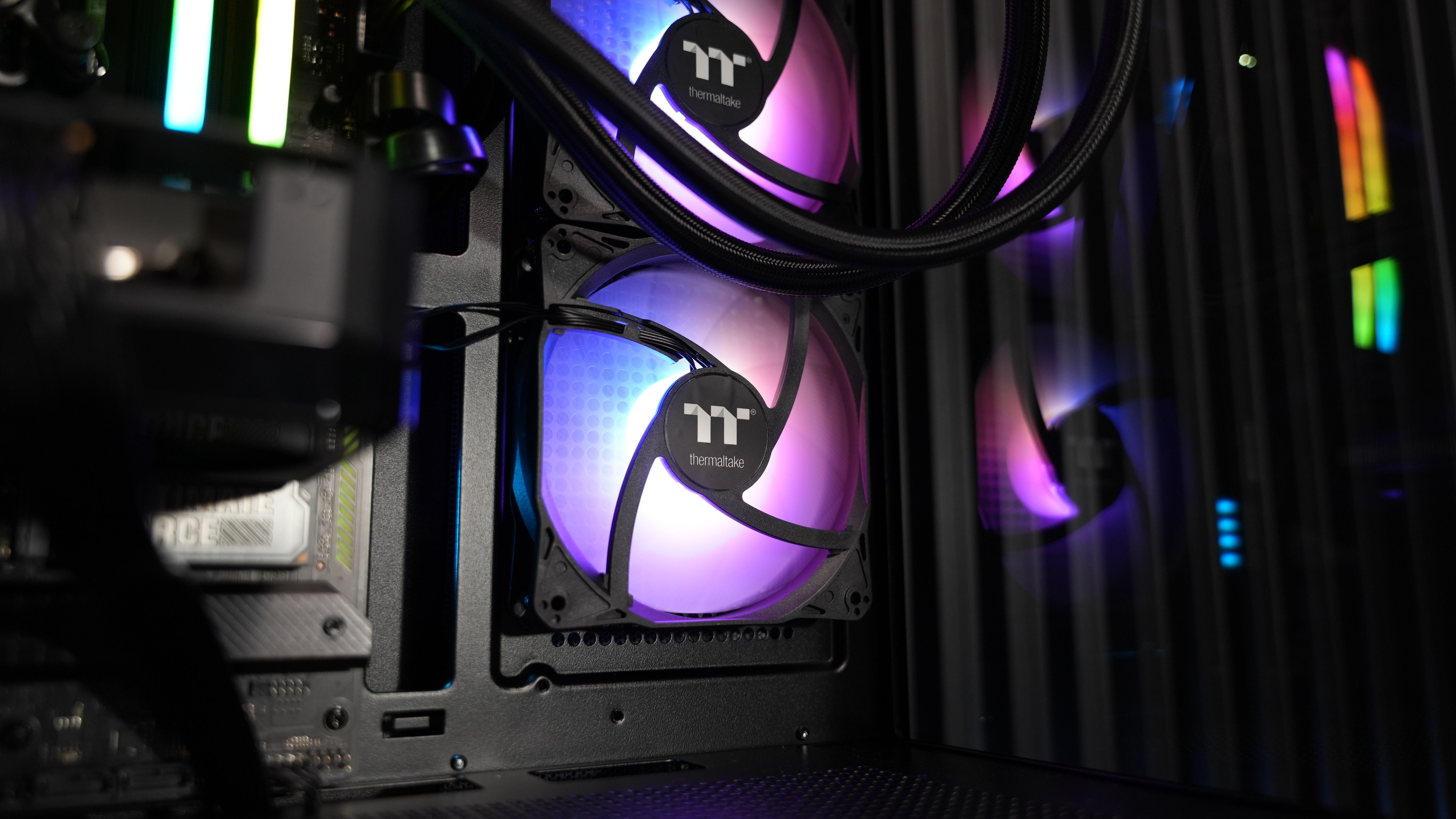 Intel i7 13700K + RTX 5060 Gaming PC