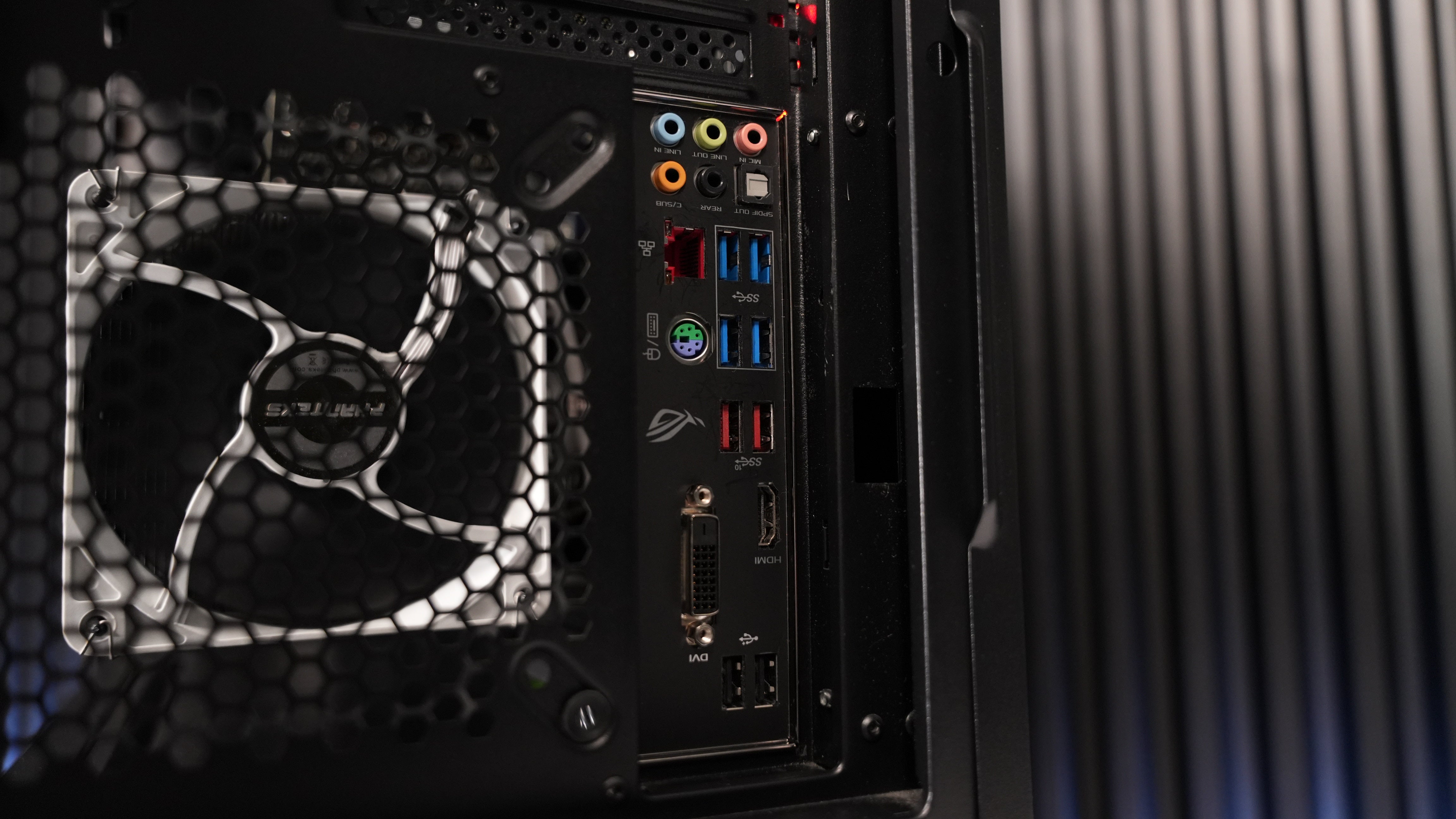 Intel i7 7700K + GTX 1070 Gaming PC