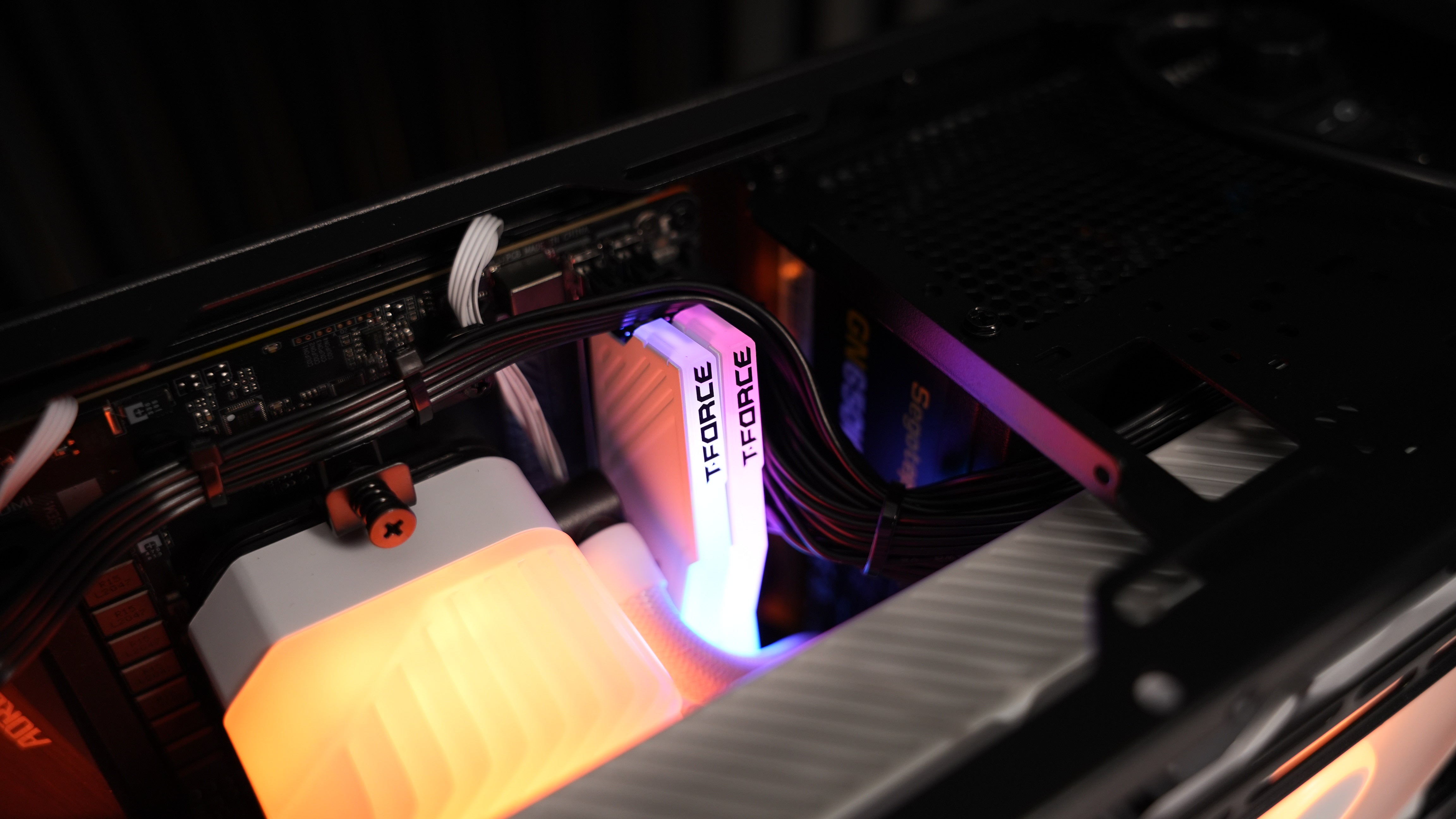 Ryzen 5 5600X + RX 5700 Gaming PC